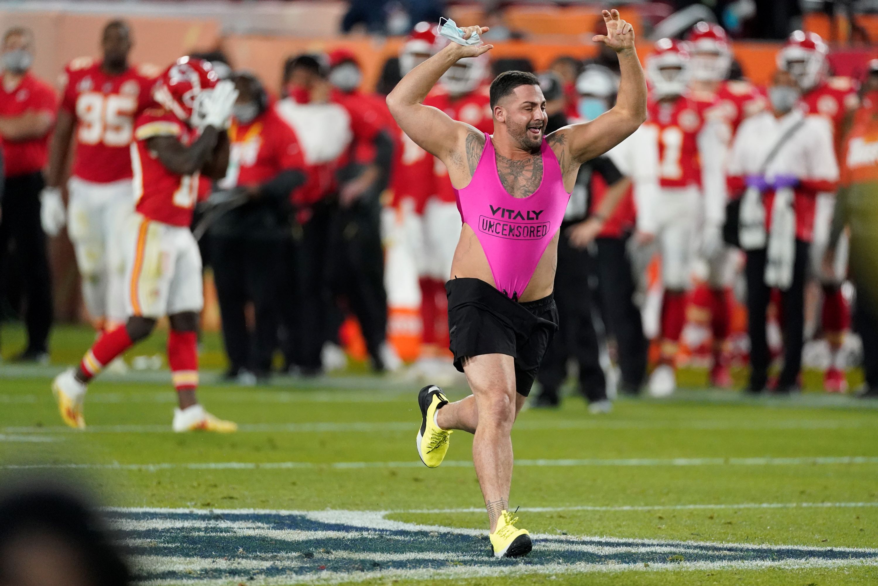 Hugs, slugs & shrugs: Florida politicians, Super Bowl streaker