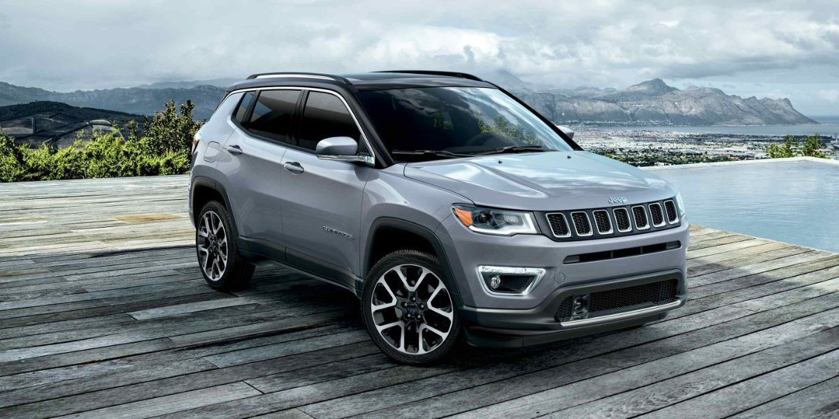 2019-Jeep-Compass-Gallery-Exterior-Laltitude-Grey-Front-Dock.jpg.image_.1440.jpg