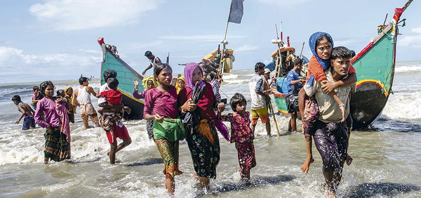 rohingya-muslims-walk-to-the-shore-after-ar-39068671