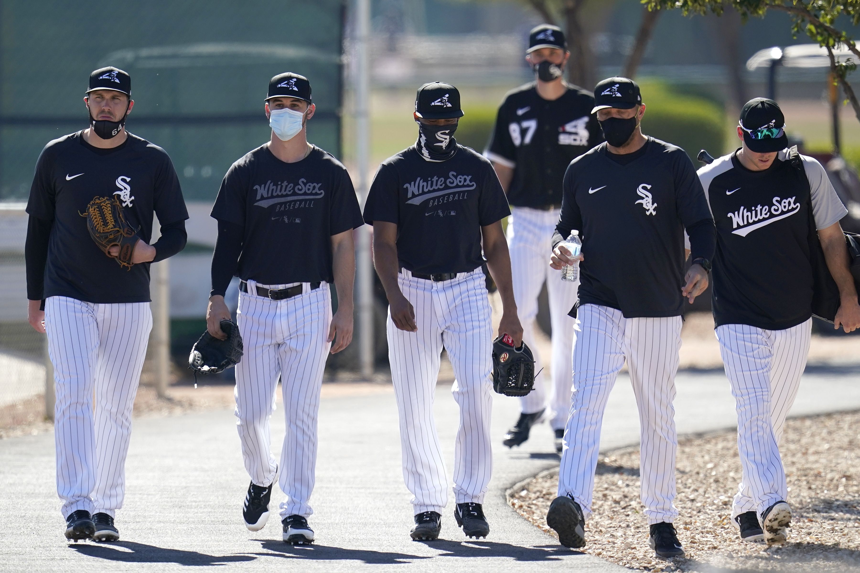 White Sox rookie Jose Abreu to undergo tests on injured left ankle