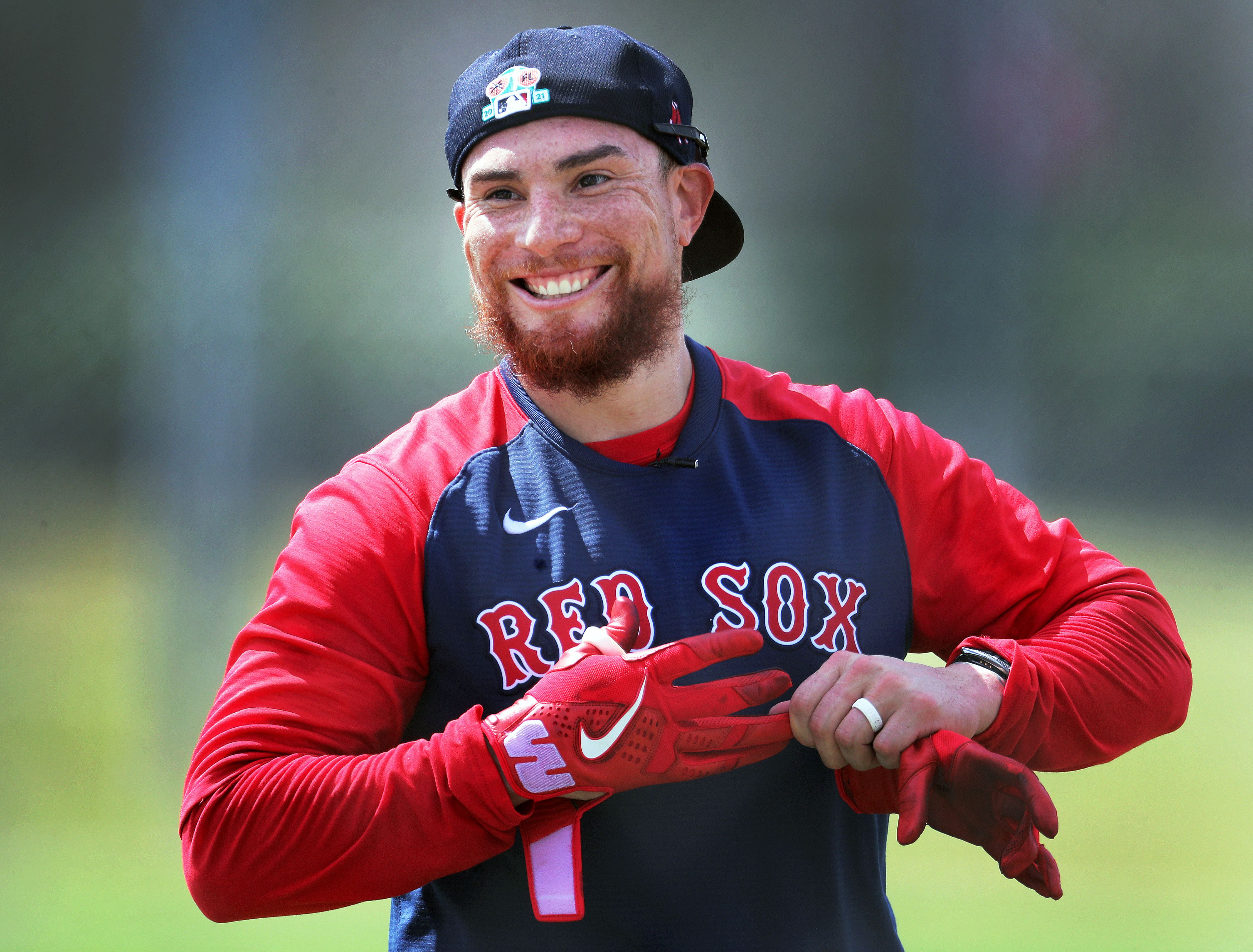 Red Sox catcher Vazquez wants to win a Gold Glove