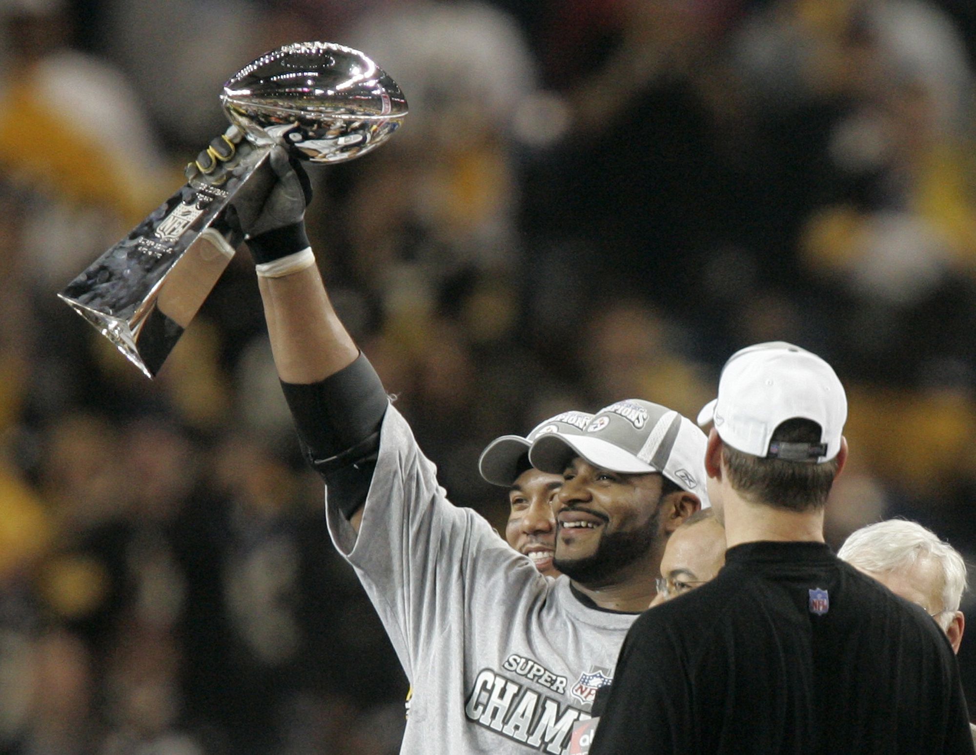 Steelers Great Jerome Bettis Reveals Bill Cowher Was Holding The Offense  Back Before 2005 Super Bowl Victory