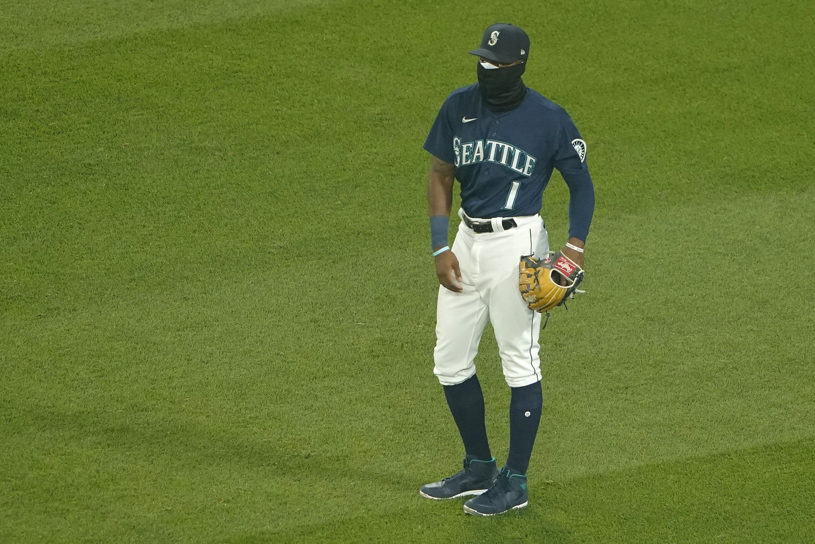 Wildfire smoke leaves Oakland A's pitcher gasping for air during Seattle  Mariners game