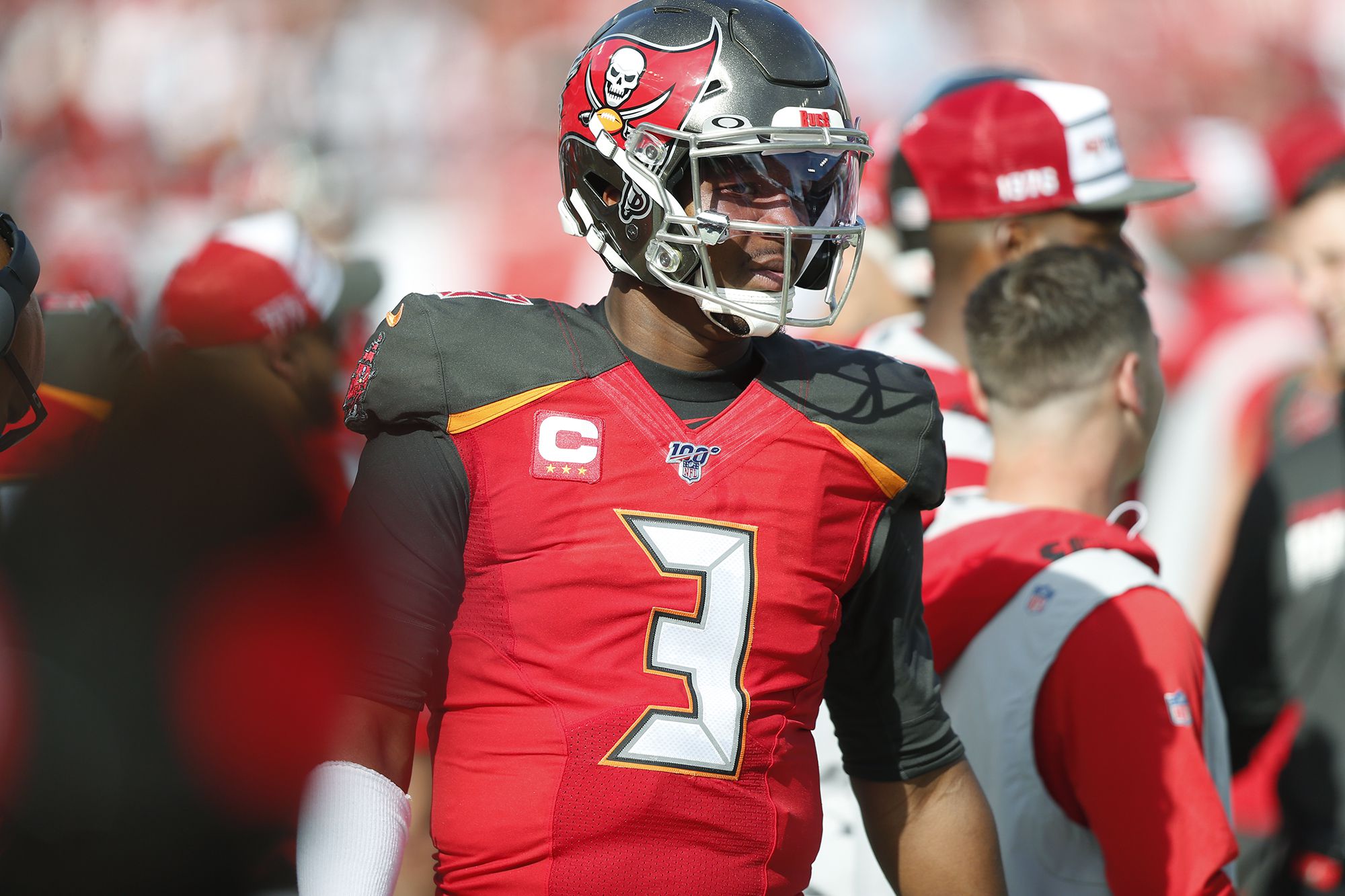 Jameis Winston throws 4 TDs as the Tampa Bay Buccaneers rally past