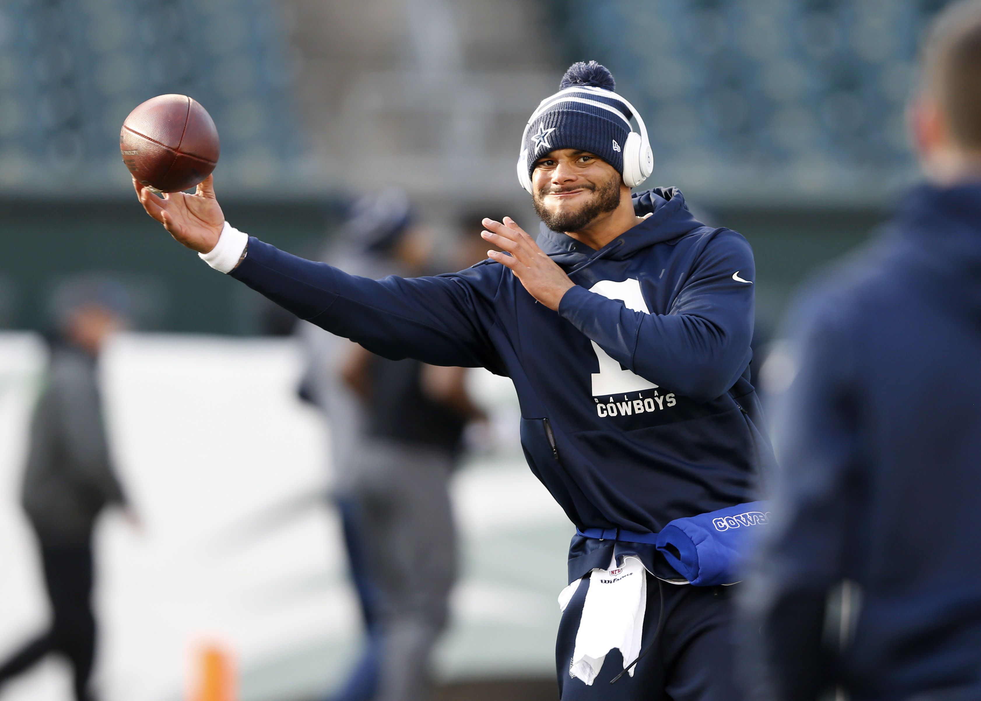 WATCH: Cowboys QB Dak Prescott throwing in pregame warmups