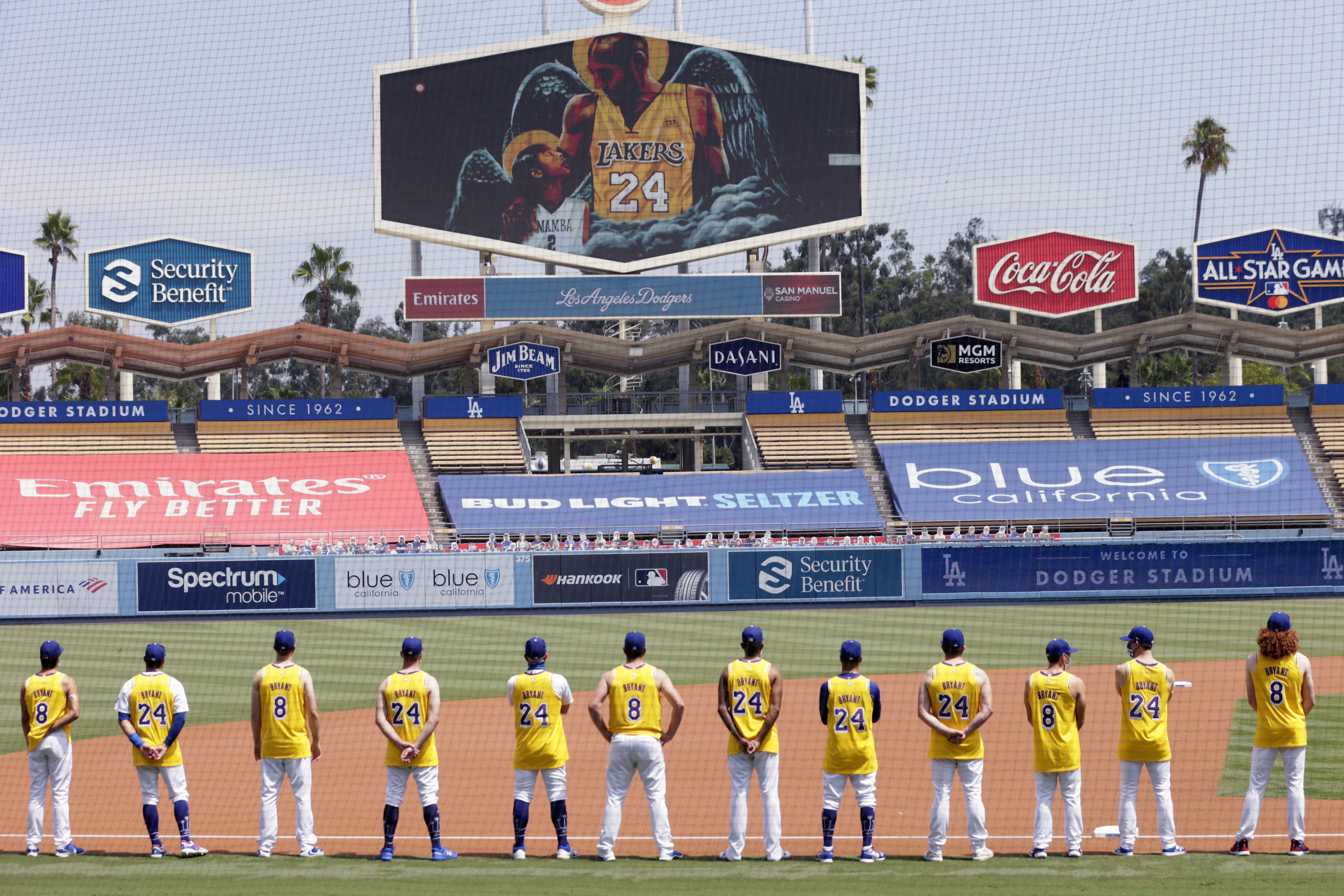 Kobe Bryant threw first pitch at Dodger Stadium in 2000. Now his
