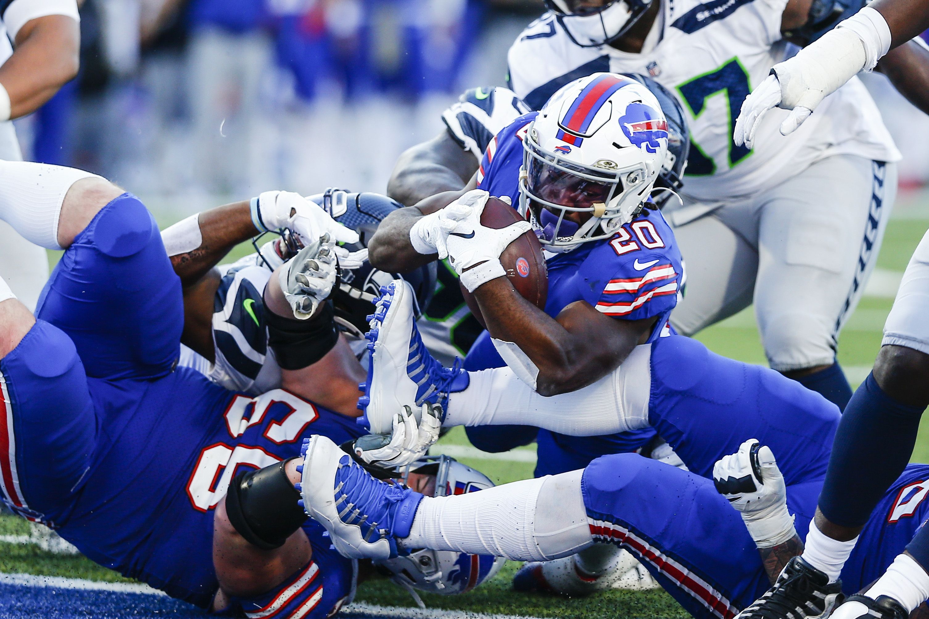 Allen, Bills torch Seahawks, win 44-34 in balmy Buffalo