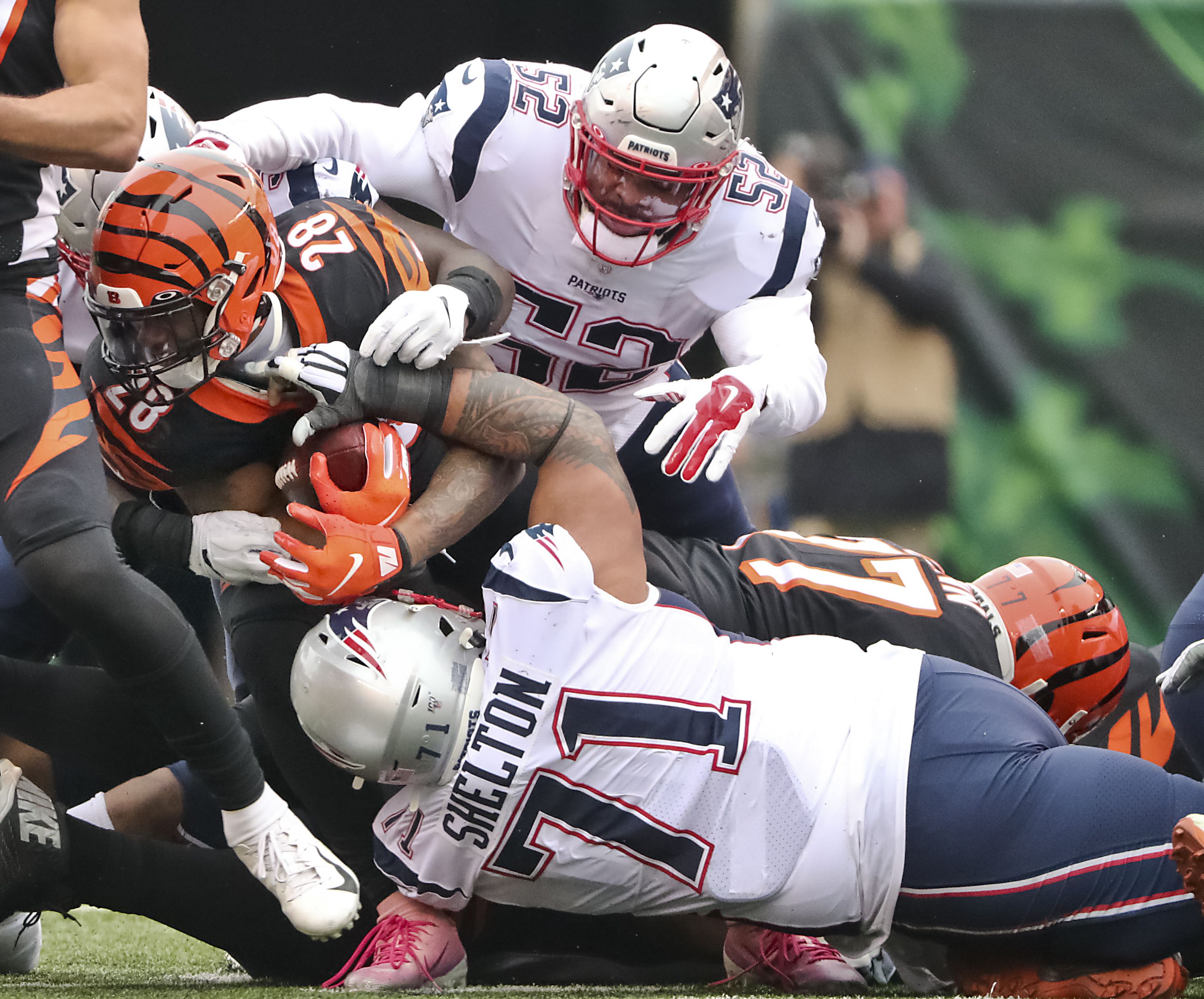 Tom Brady sending his Patriots jersey to Joe Mixon after Bengals