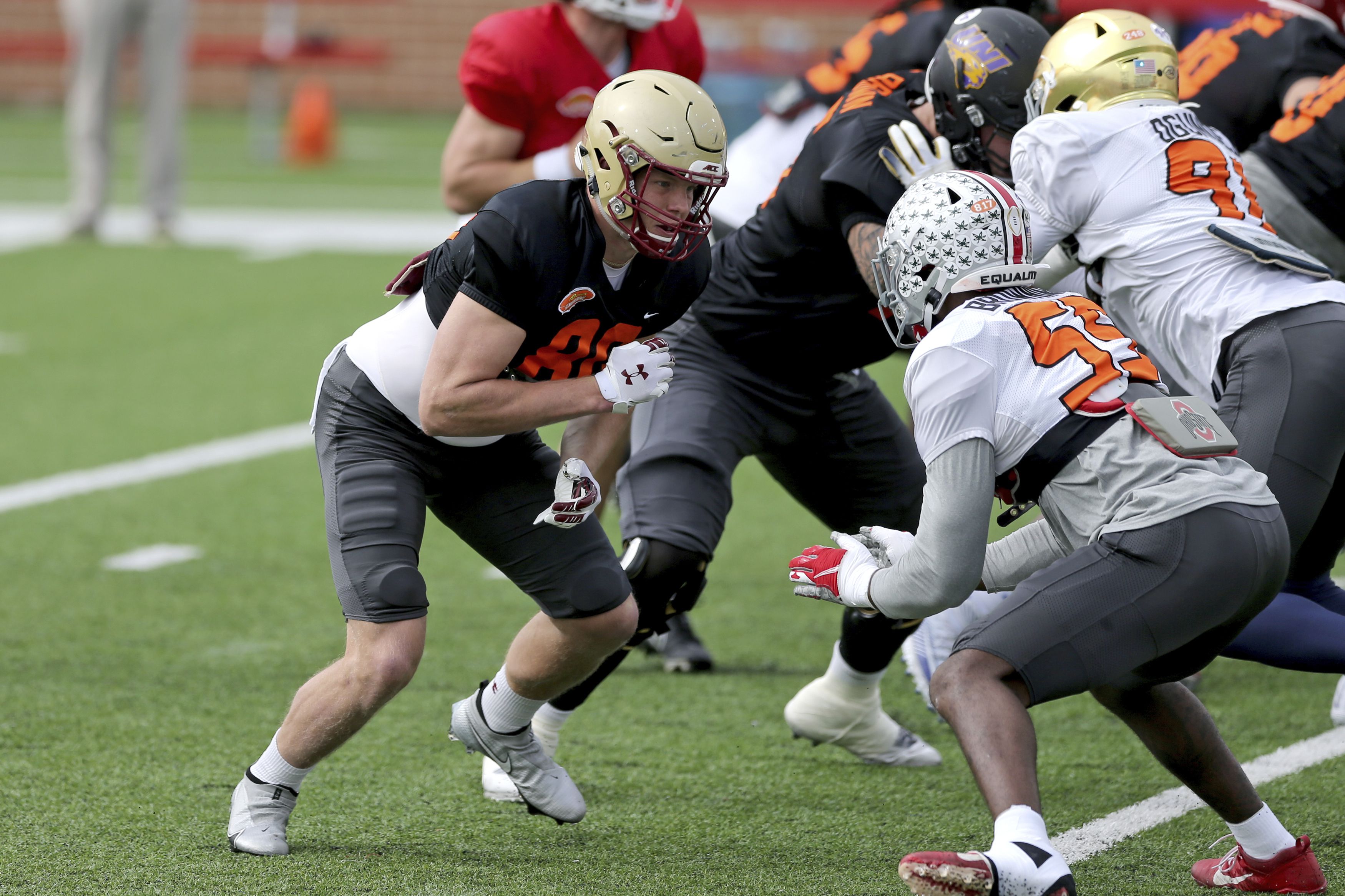 Dolphins sign third-round pick Hunter Long, add another tight end