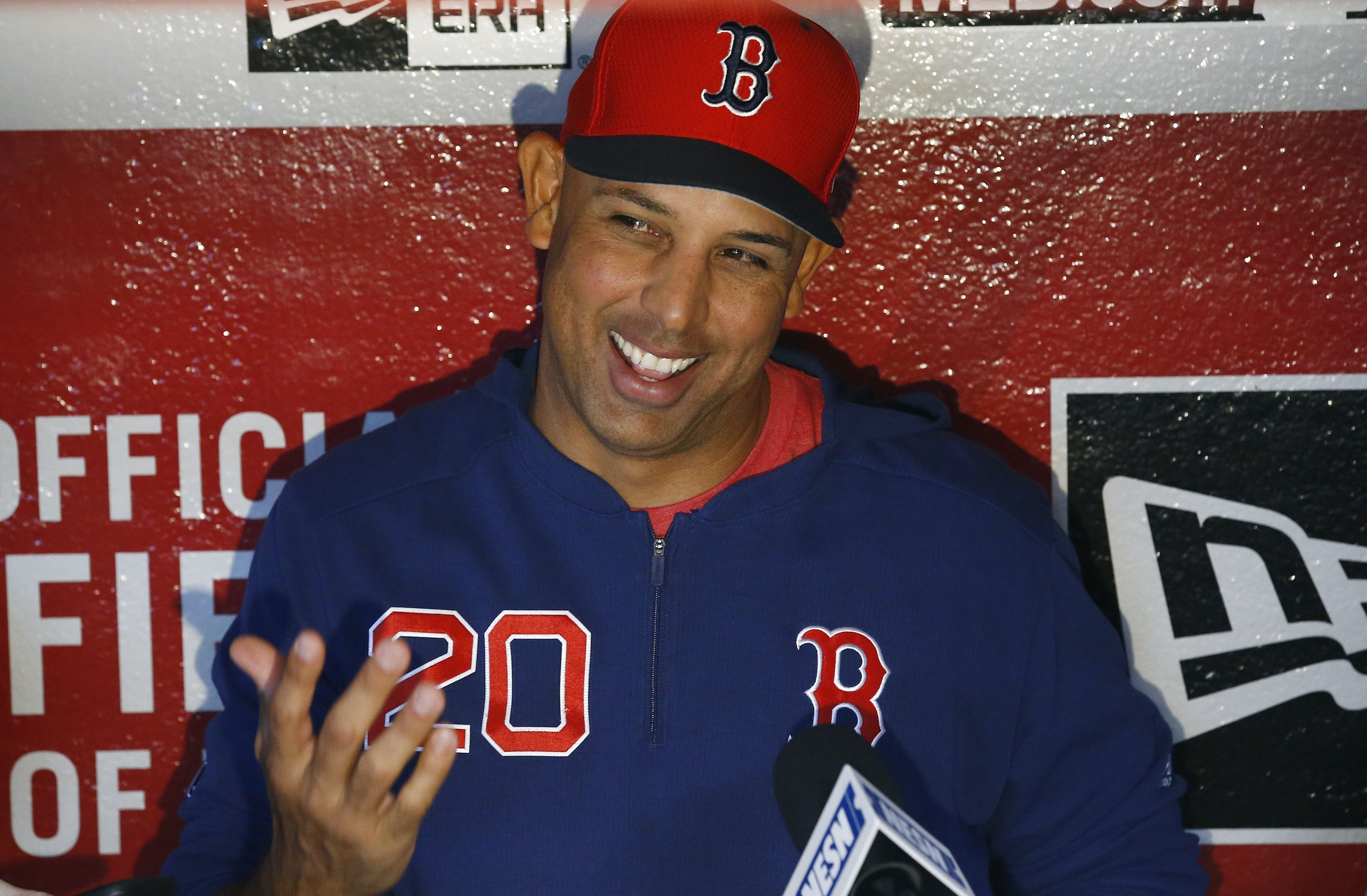 Door swings open for Red Sox to hire Alex Cora again in 2021