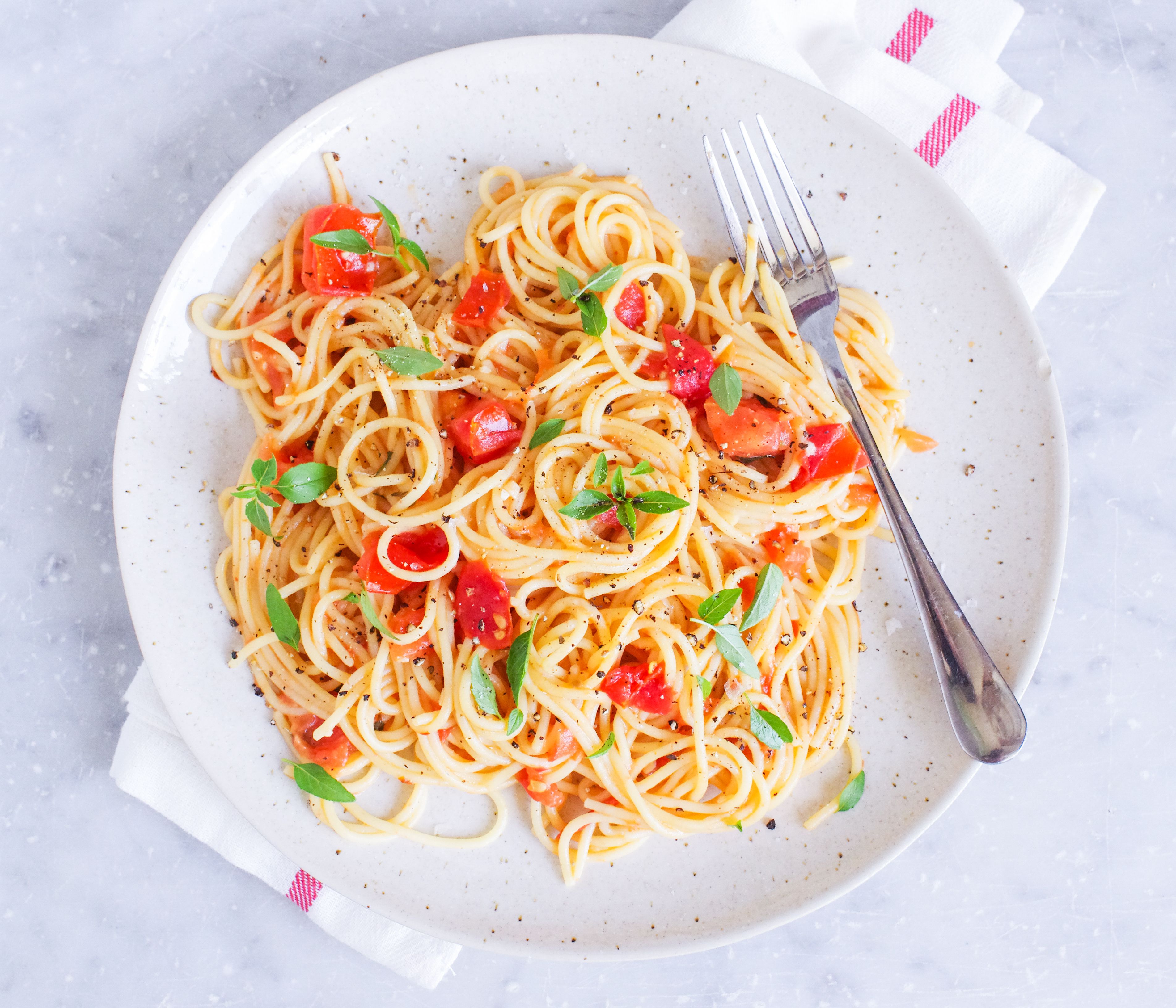 Recipe A bowl of spaghetti with a quick lightly cooked tomato