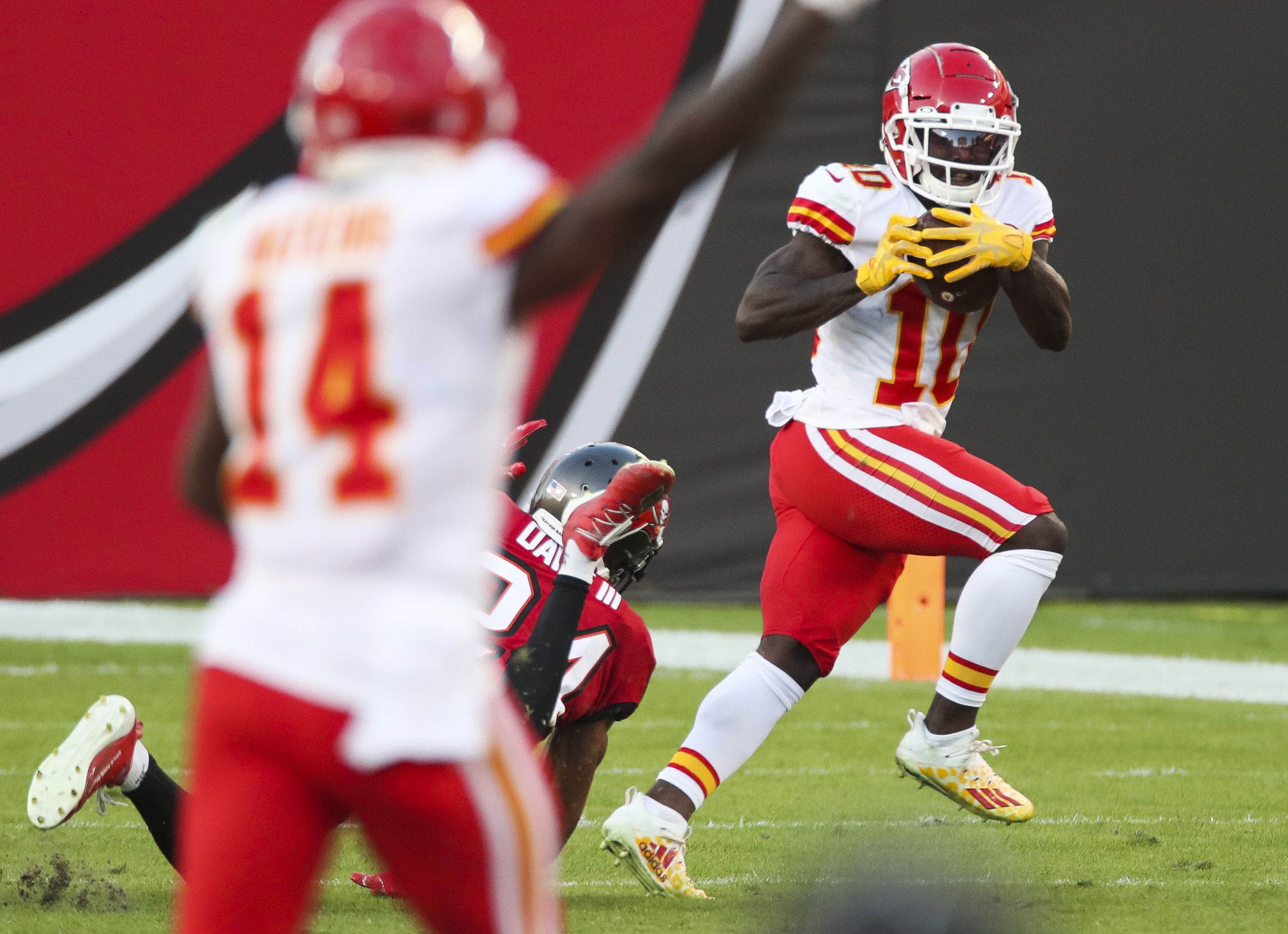 TYREEK HILL AUTOGRAPHED KANSAS CITY CHIEFS B JERSEY