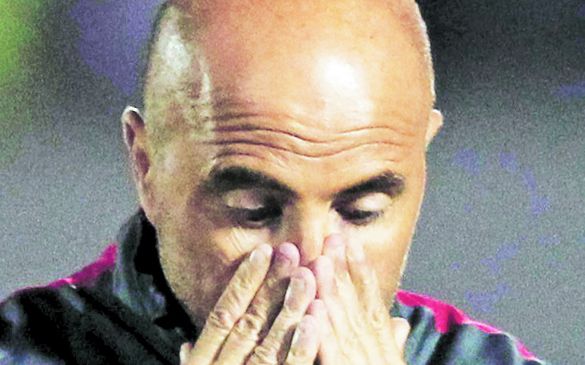 Chiles-coach-Sampaoli-reacts-during-their-30384014.jpg