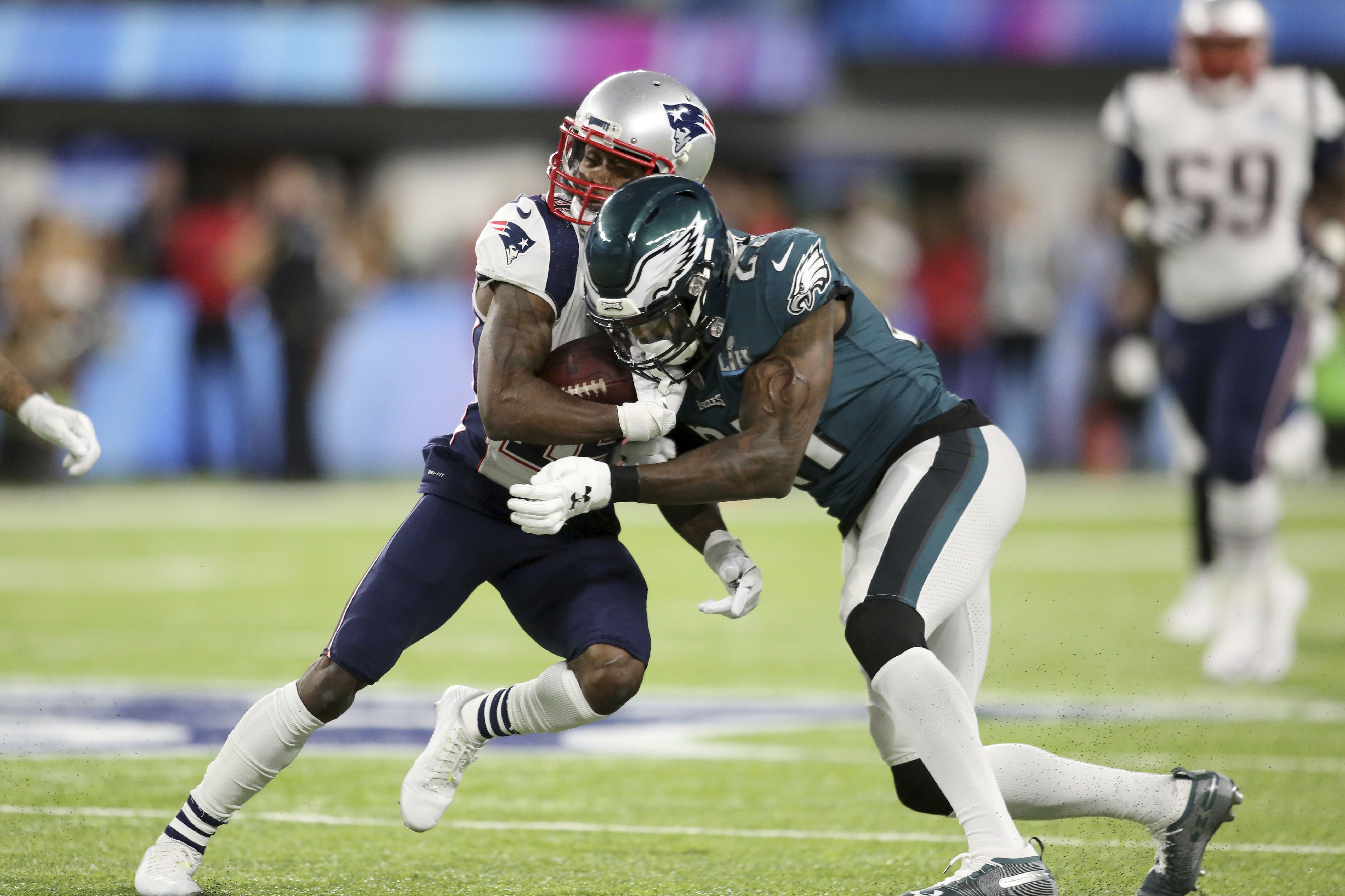 With a green dot on the back of his helmet, Eagles LB Nigel Bradham takes  on more responsibility