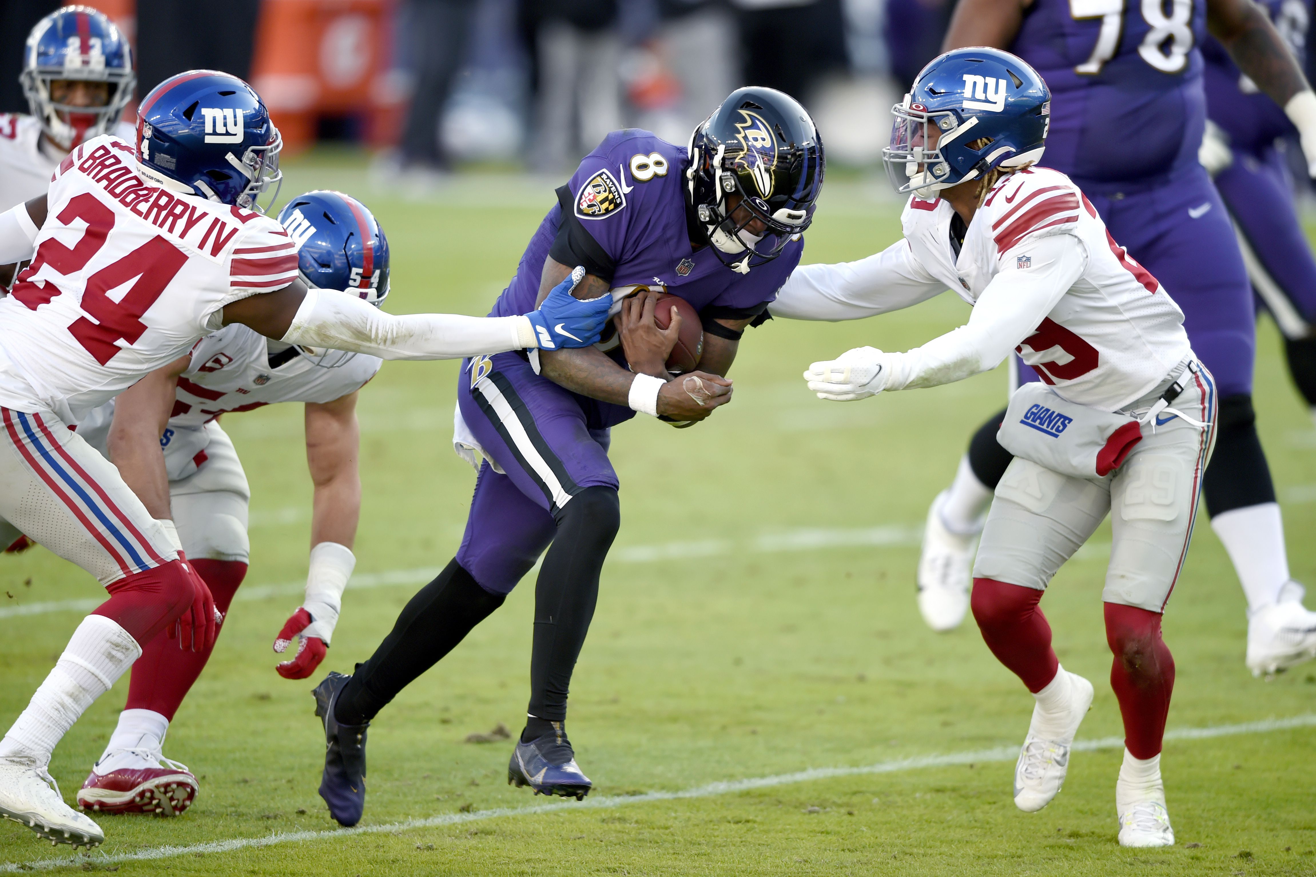 Torrid Ravens get jump on Giants, roll to easy 27-13 victory - The