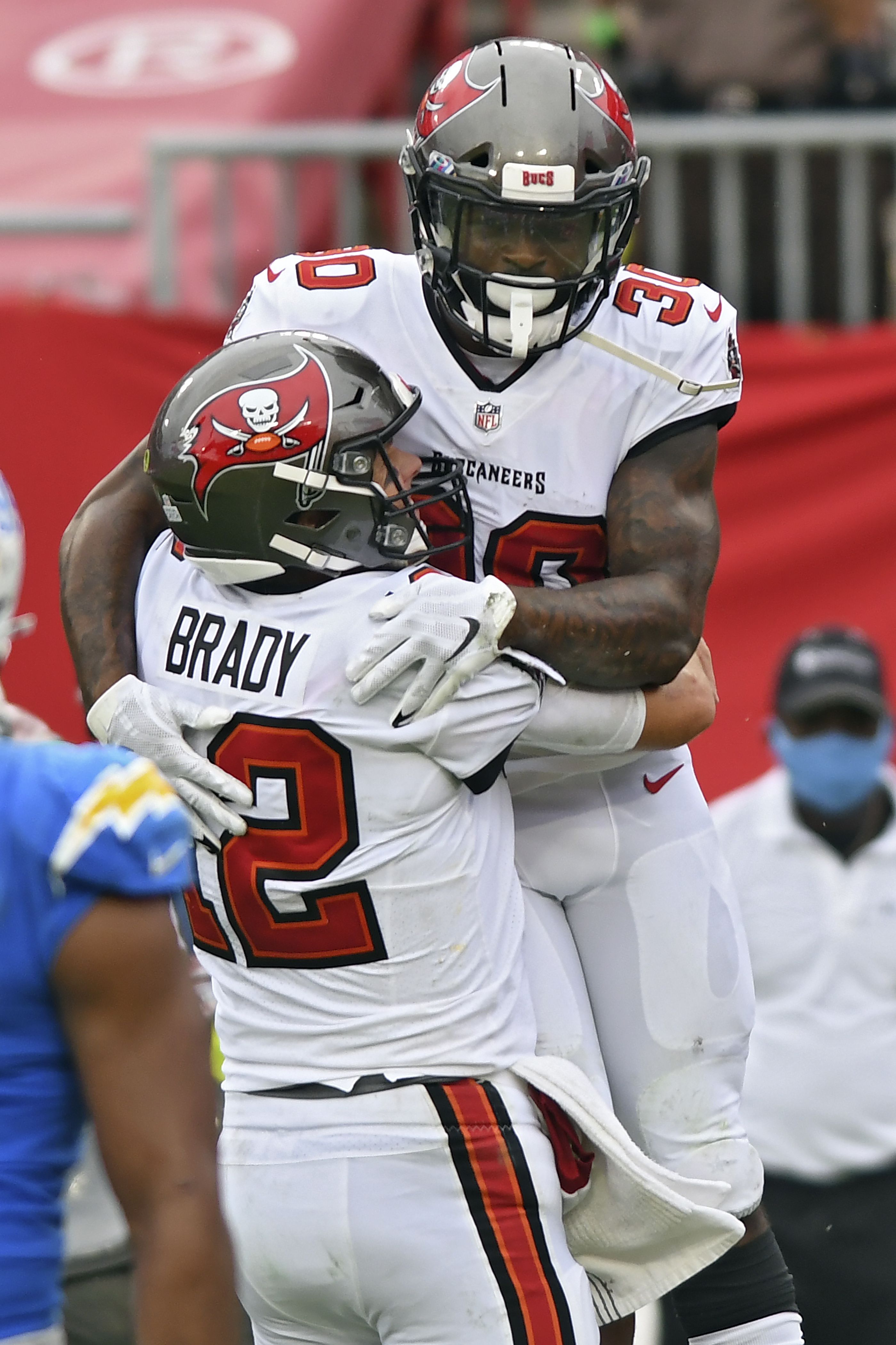 Tom Brady throws five touchdowns as Bucs rally to beat Chargers