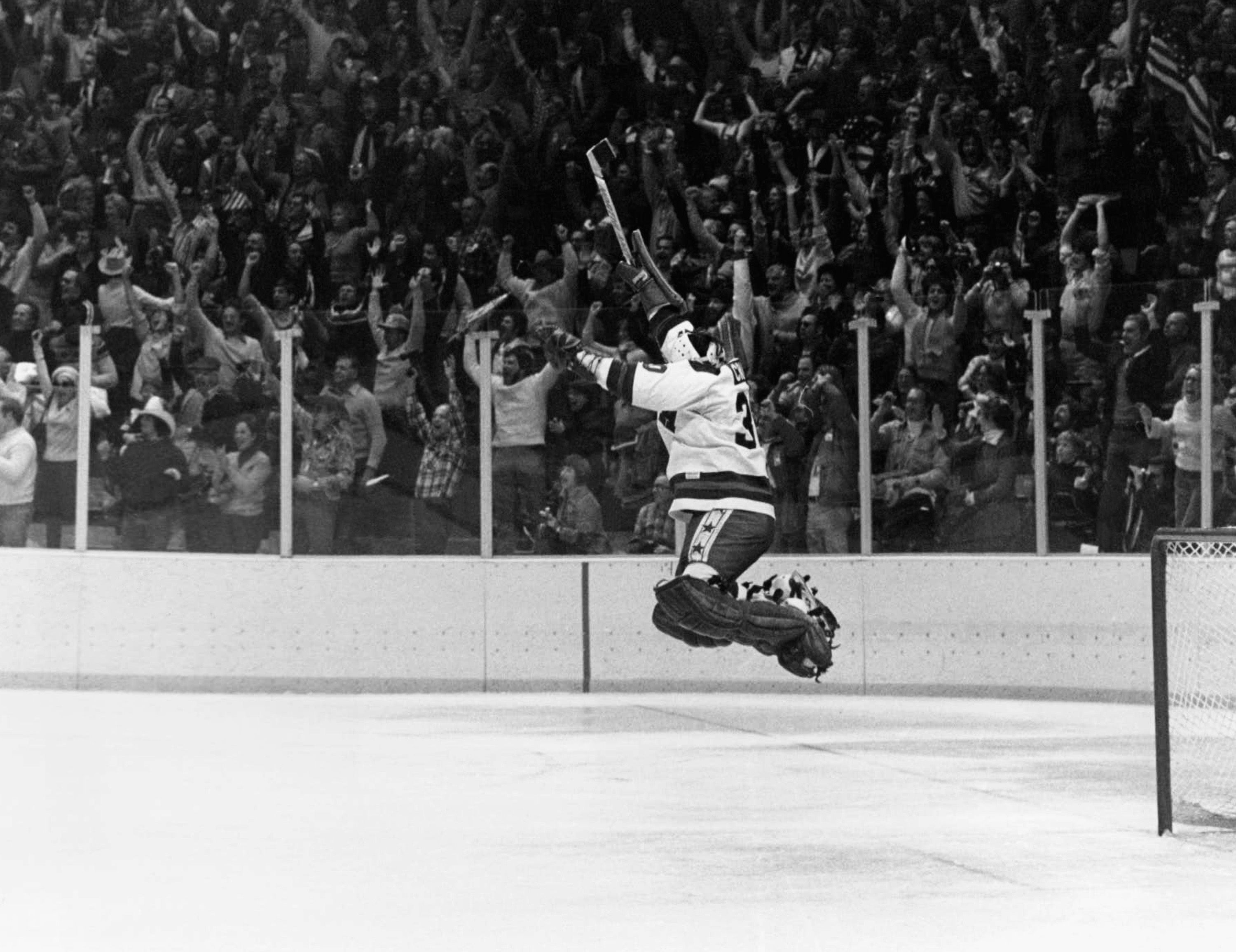EP 215: Miracle On Ice Mike Eruzione Podcast