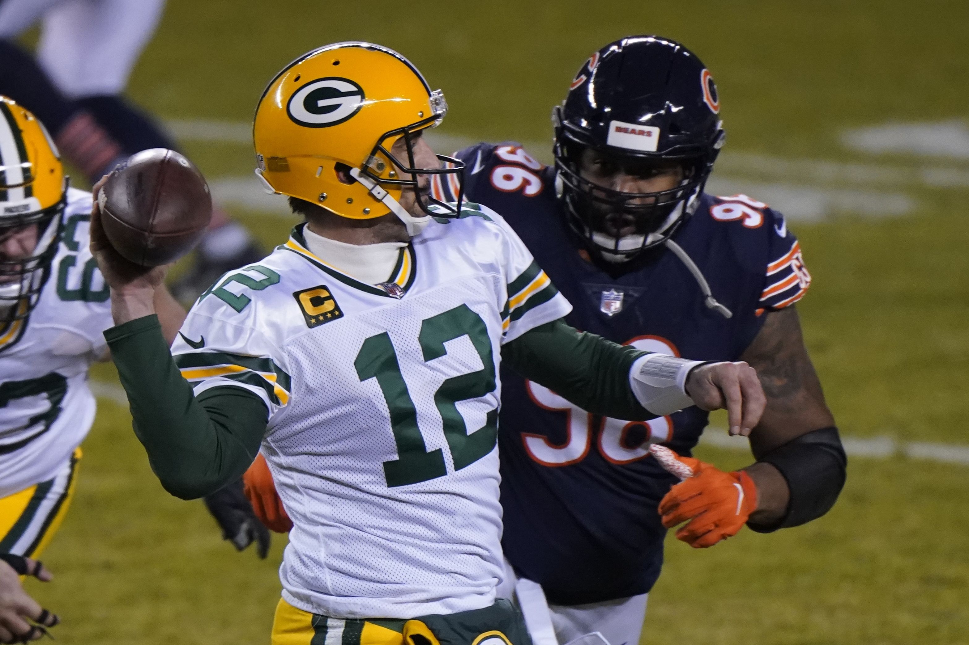 December 23, 2018 - East Rutherford, New Jersey, U.S. - Green Bay Packers  quarterback Aaron Rodgers (12) looks to pass during a NFL game between the  Green Bay Packers and the New