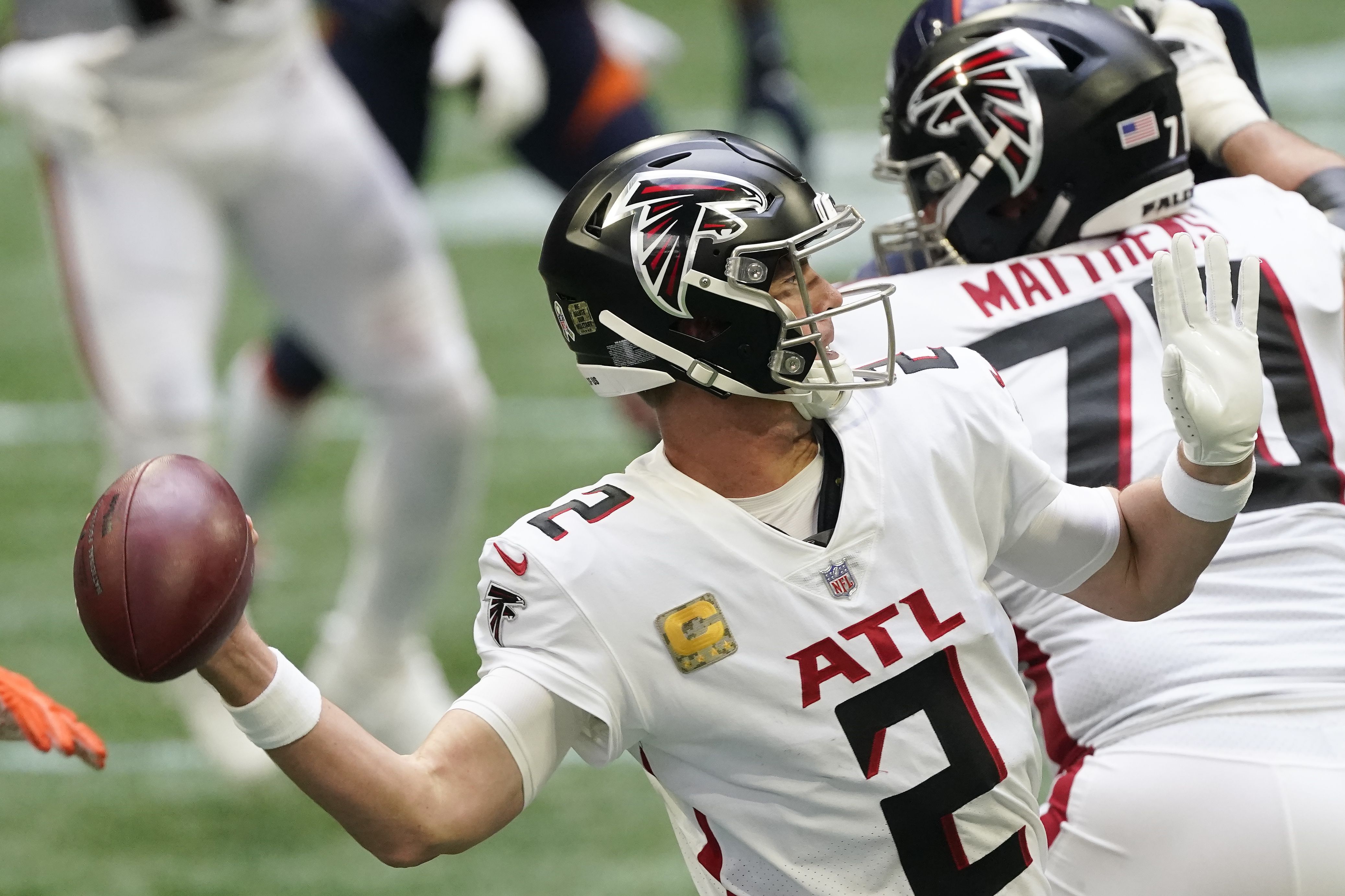 Albert Okwuegbunam, Demar Dotson leave #DENvsATL after injuries