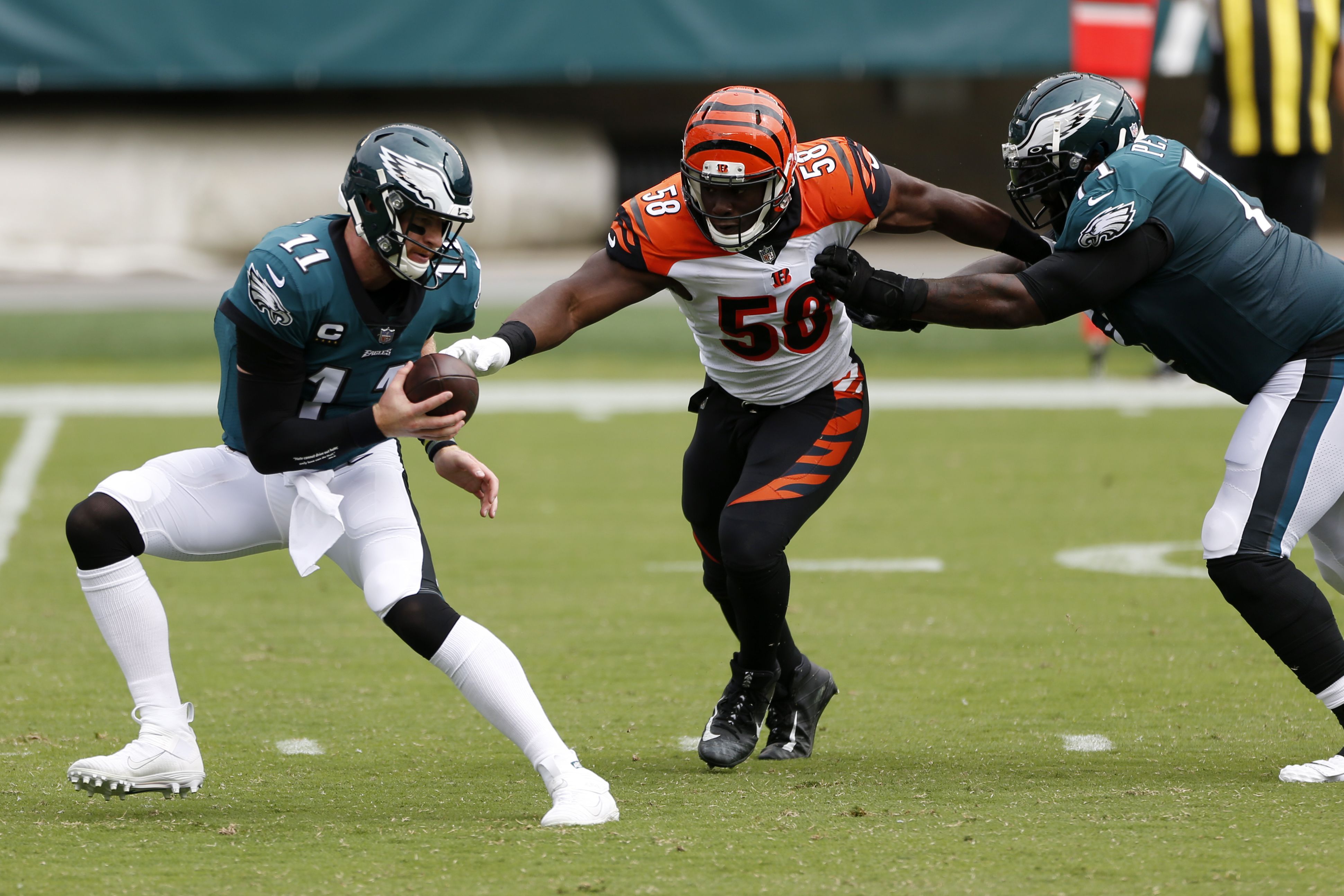 Eagles hold on in Week 1 despite poor offensive performance – NBC