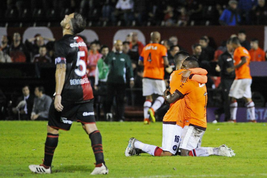 NEWELLS PARANAENSE