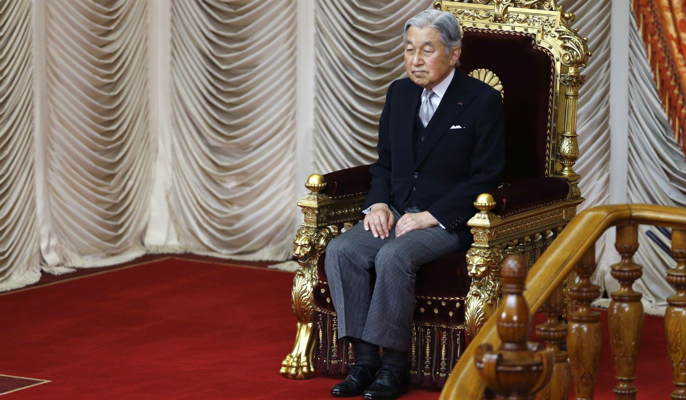 El emperador Akihito permanece sentado durante la ceremonia de apertura de las sesiones de la Dieta, la cámara alta del Parlamento japonés, en septiembre pasado.