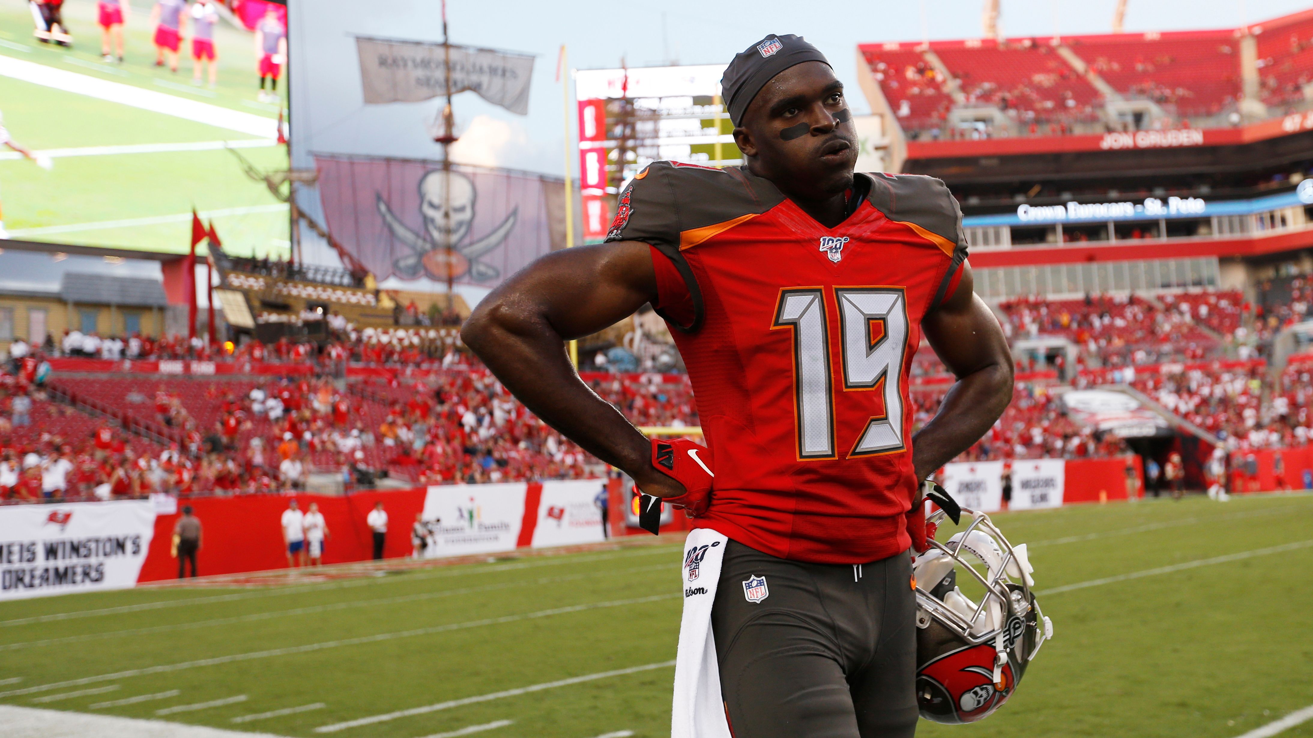 The Bucs' Breshad Perriman signing has morphed into a mess