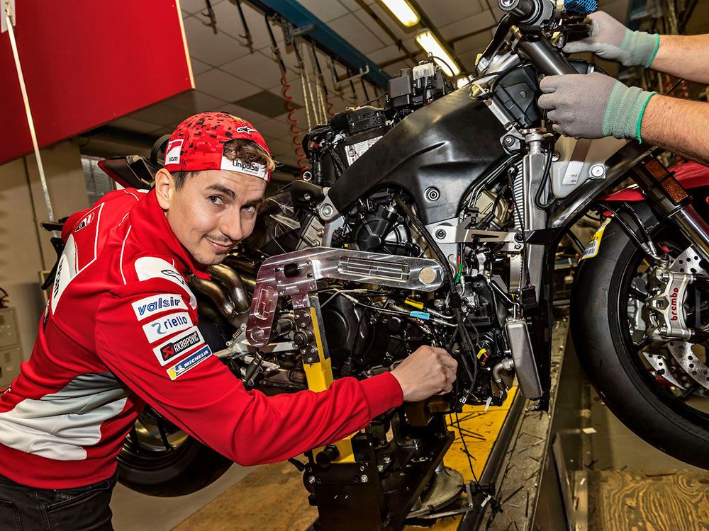 cycleworld.com] - Ducati Panigale 2023 Replicas First Look 