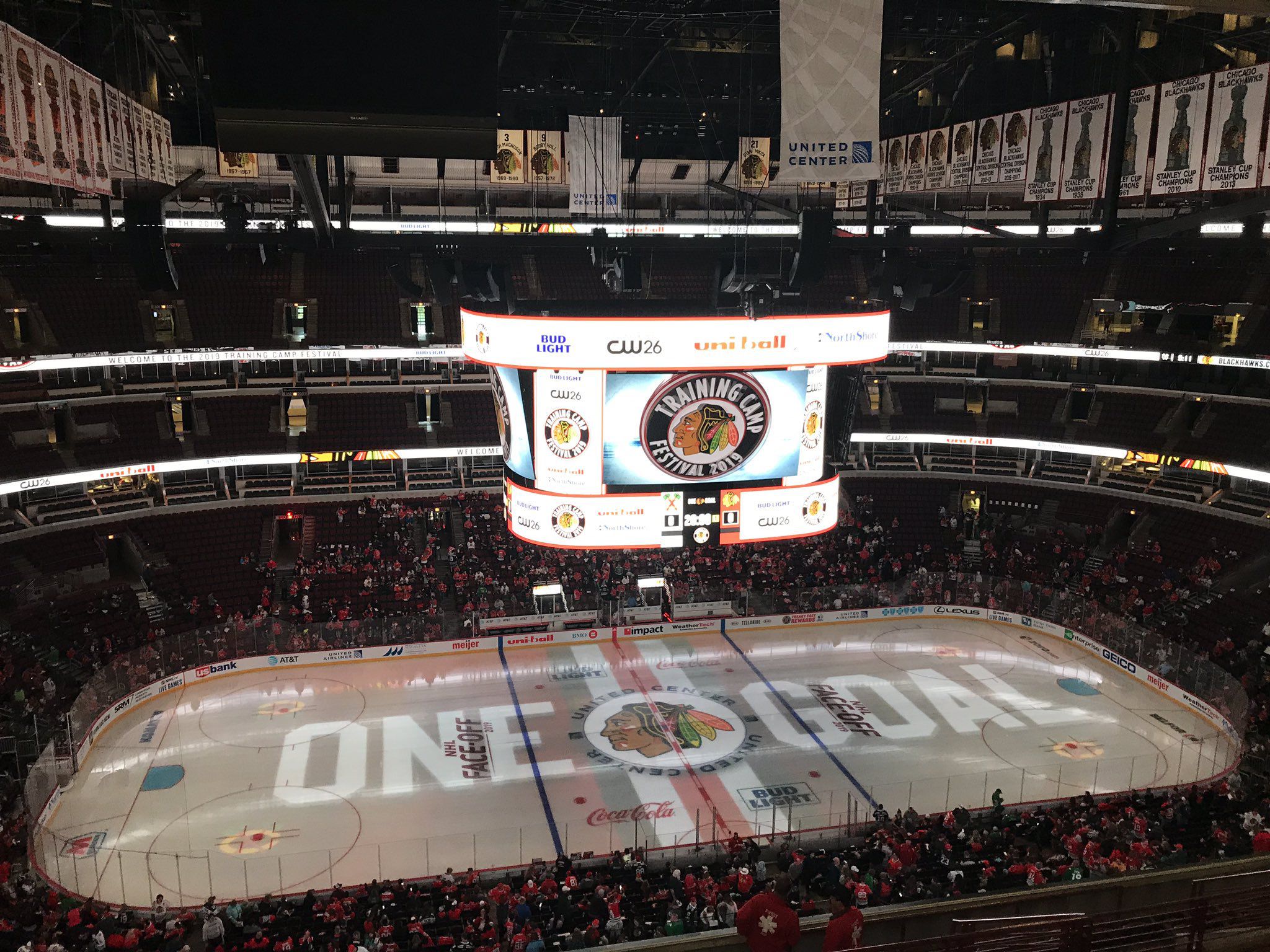 The United Center's massive new scoreboard — 'it's huge' — makes its debut  at the Blackhawks' Training Camp Festival scrimmage