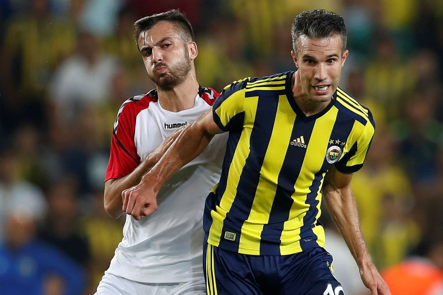 VAN-PERSIE-FENERBAHCE.jpg