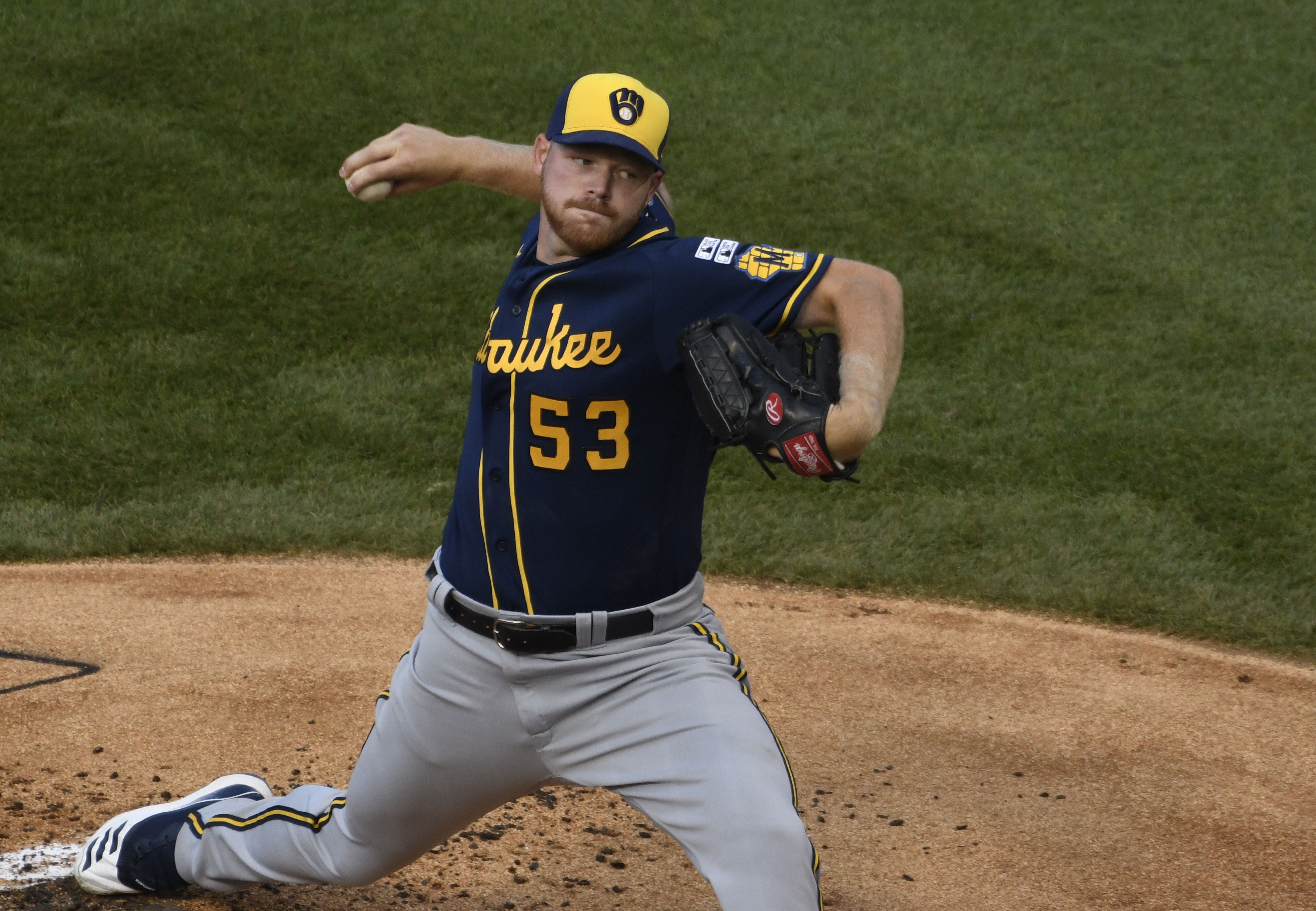 Woodruff's shoulder injury leaves Brewers down a starter against