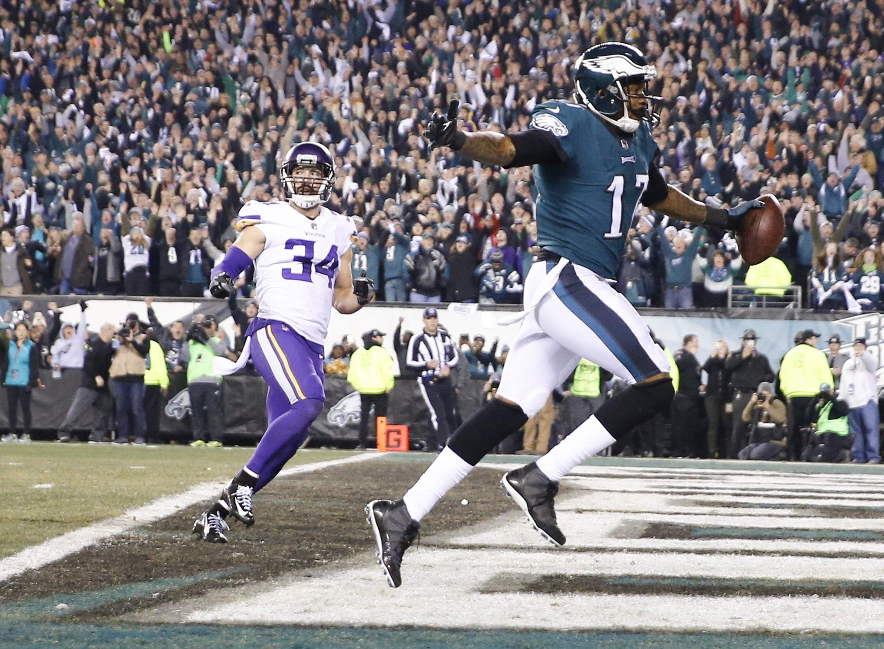 The Eagles versus the Vikings in the NFC Championship game - video