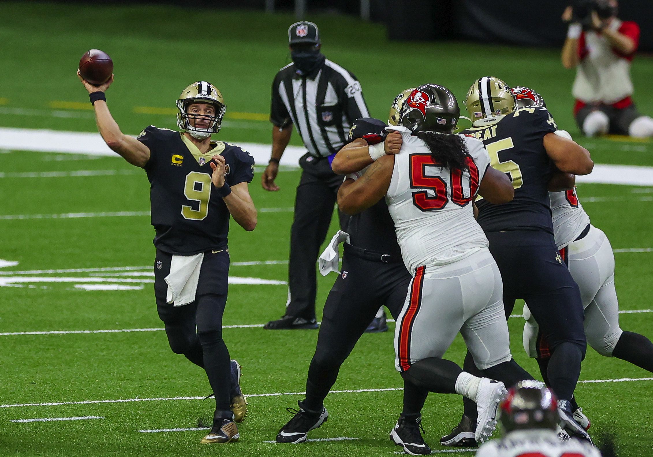 Brady's Bucs debut a flop with 2 INTs; Saints win 34-23