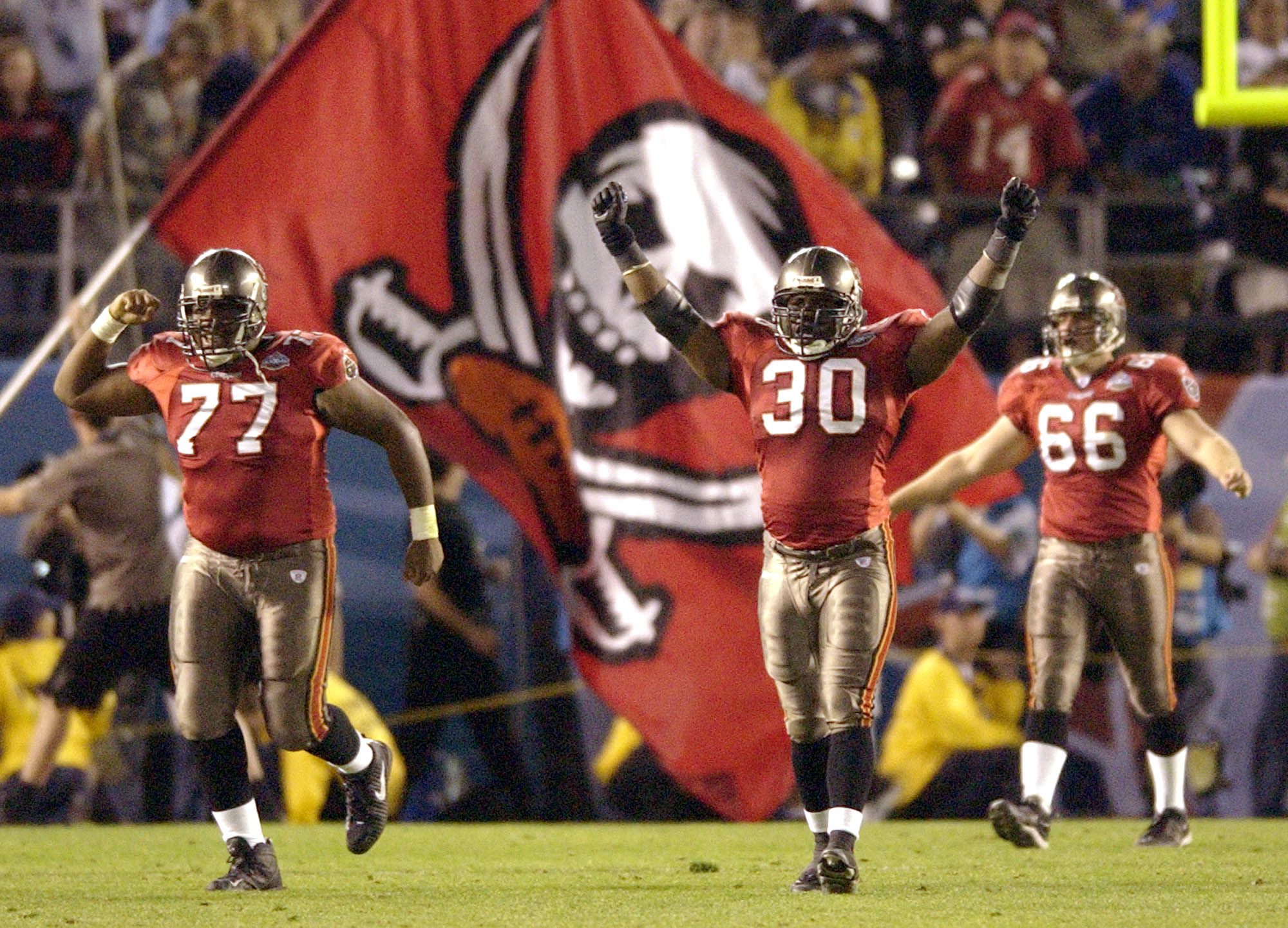 ESPN - Super Bowl XXXVII Ring of Jon Gruden and Keyshawn Johnson's 2002  Tampa Bay Buccaneers