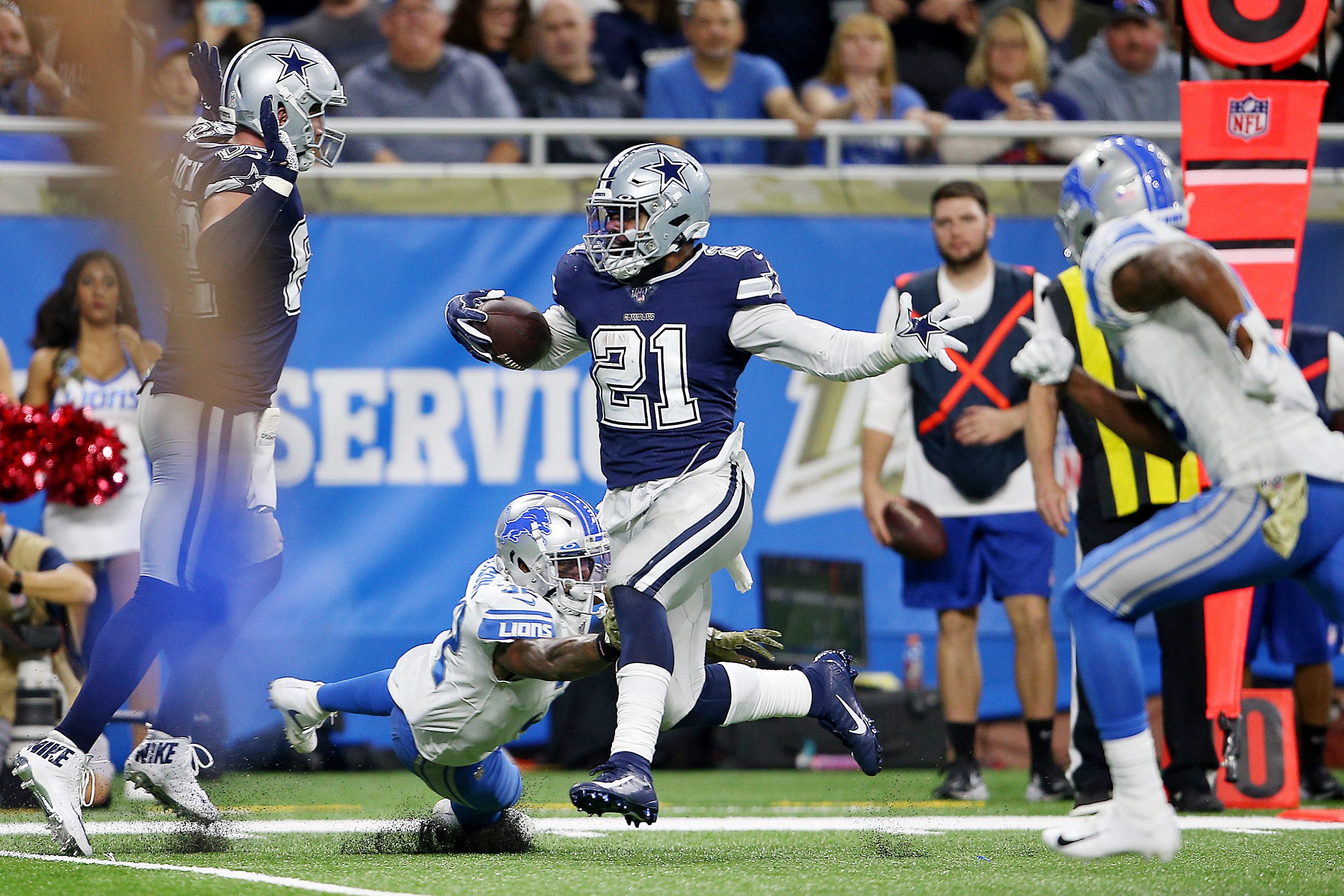 Cowboys Teammates Embrace Ezekiel Elliott's Return With Patriots