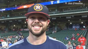 Astros sign Pressly to two-year contract extension