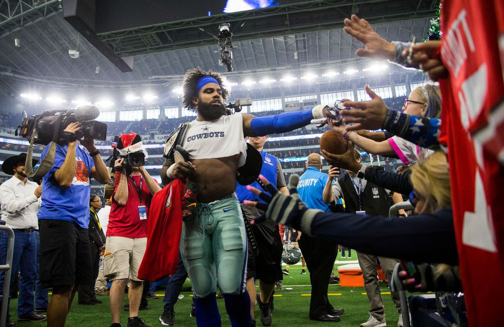 Ezekiel Elliott Wears Supreme Outfit before Cowboys Game - Sports  Illustrated FanNation Kicks News, Analysis and More