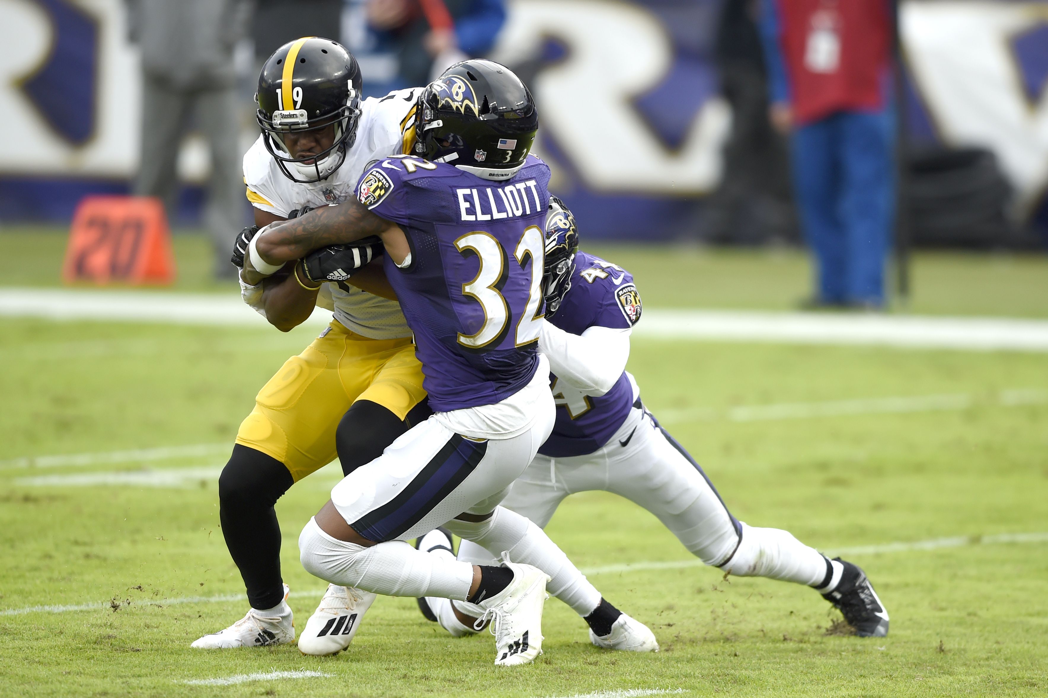 Baltimore Ravens' Ronnie Stanley, Jimmy Smith active to play