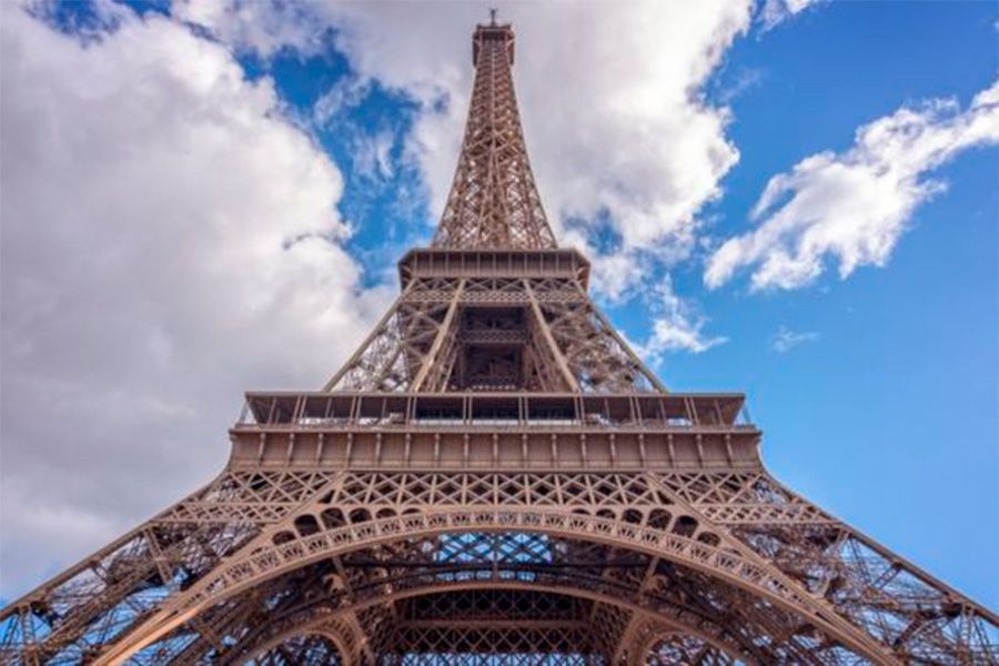 La Torre Eiffel se mantiene cerrada debido a una huelga