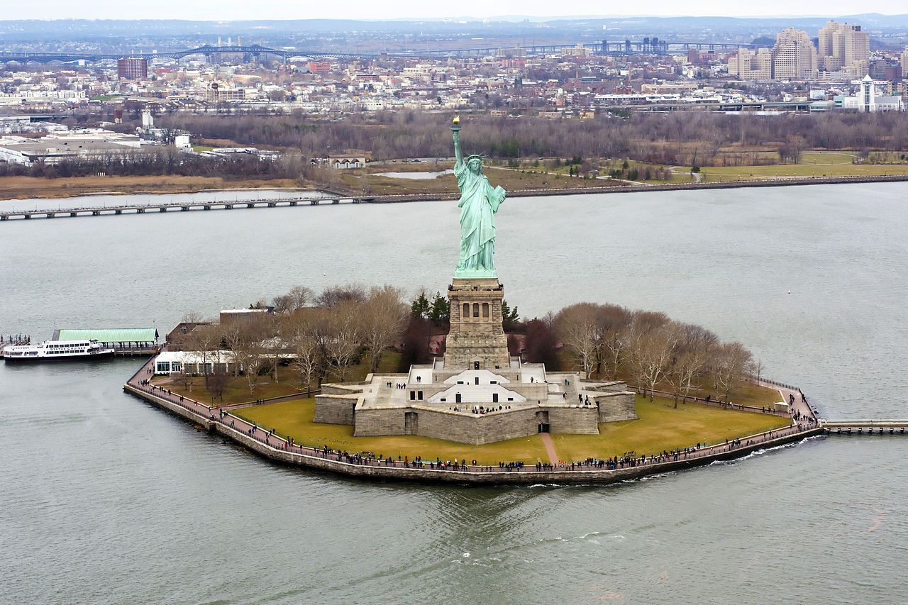 Liberty_Island_photo_D_Ramey_Logan.jpg