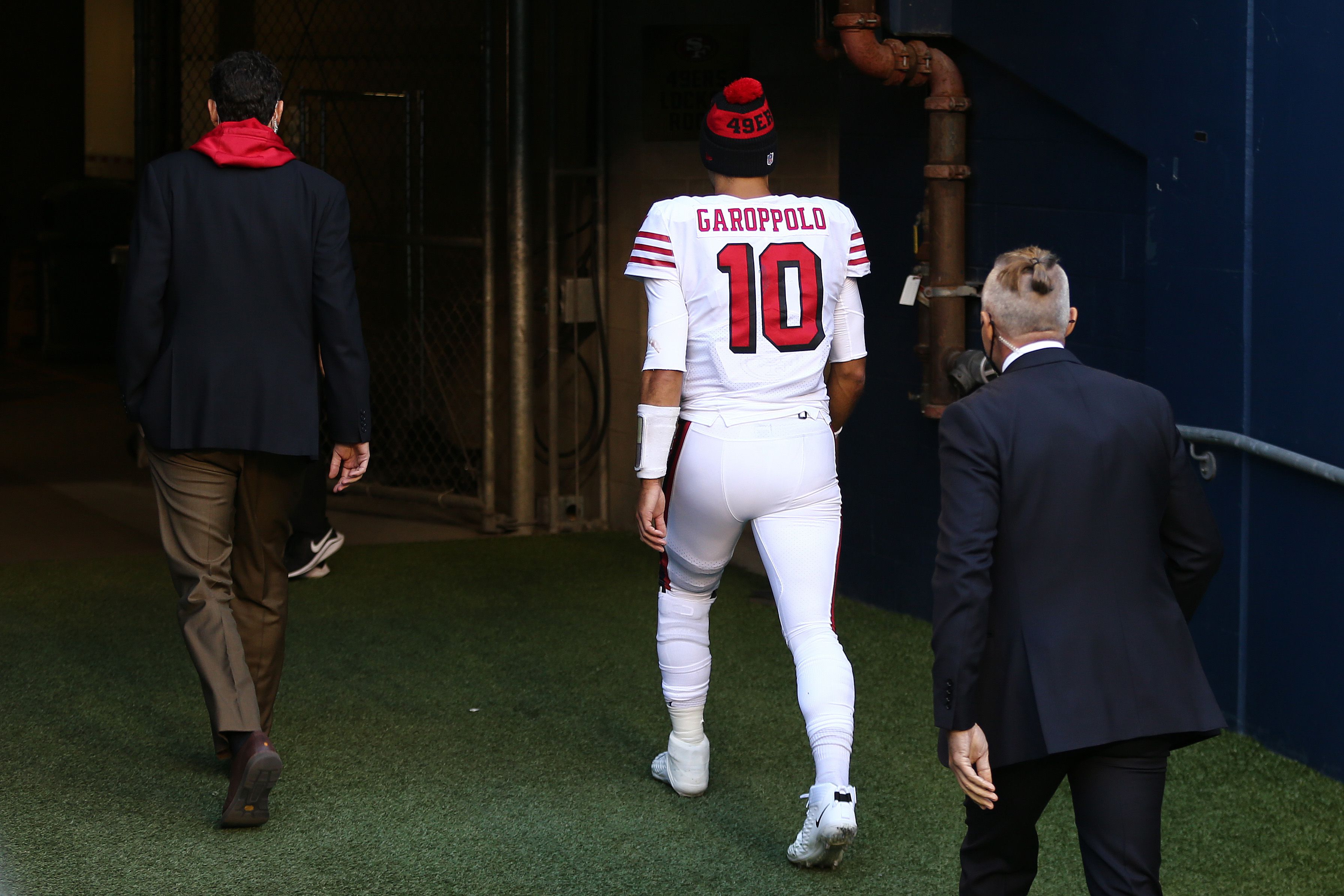 Jimmy Garoppolo Got Love From Several Women In True Mack Fashion During NBA  Game