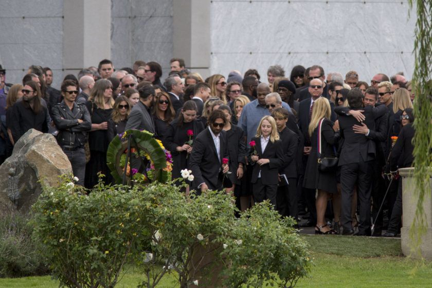 Chris-Cornell-Funeral-19137565-840x560.jpg