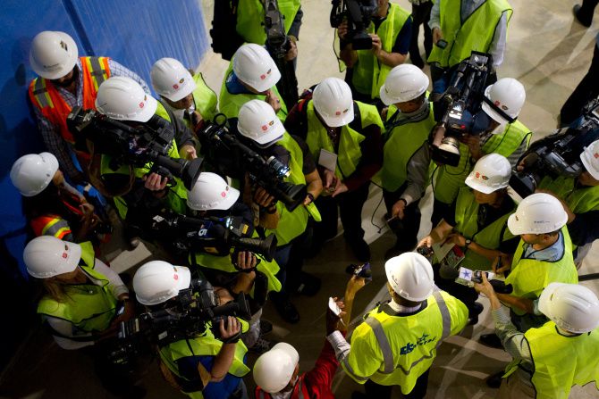 Dallas Cowboys great Emmitt Smith leads construction tour of NFL youth  center in Arlington