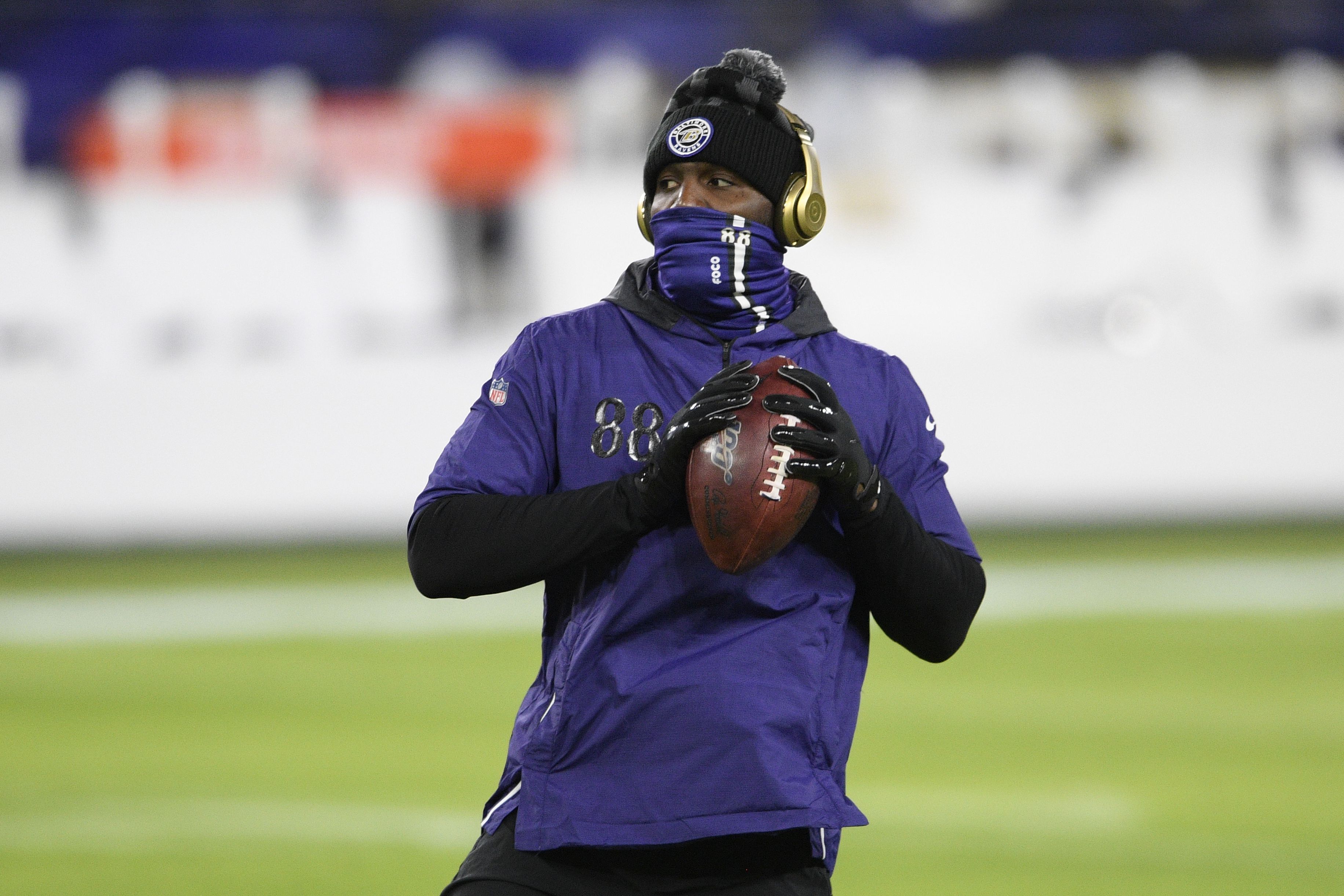 Ravens receiver Dez Bryant tests positive for COVID