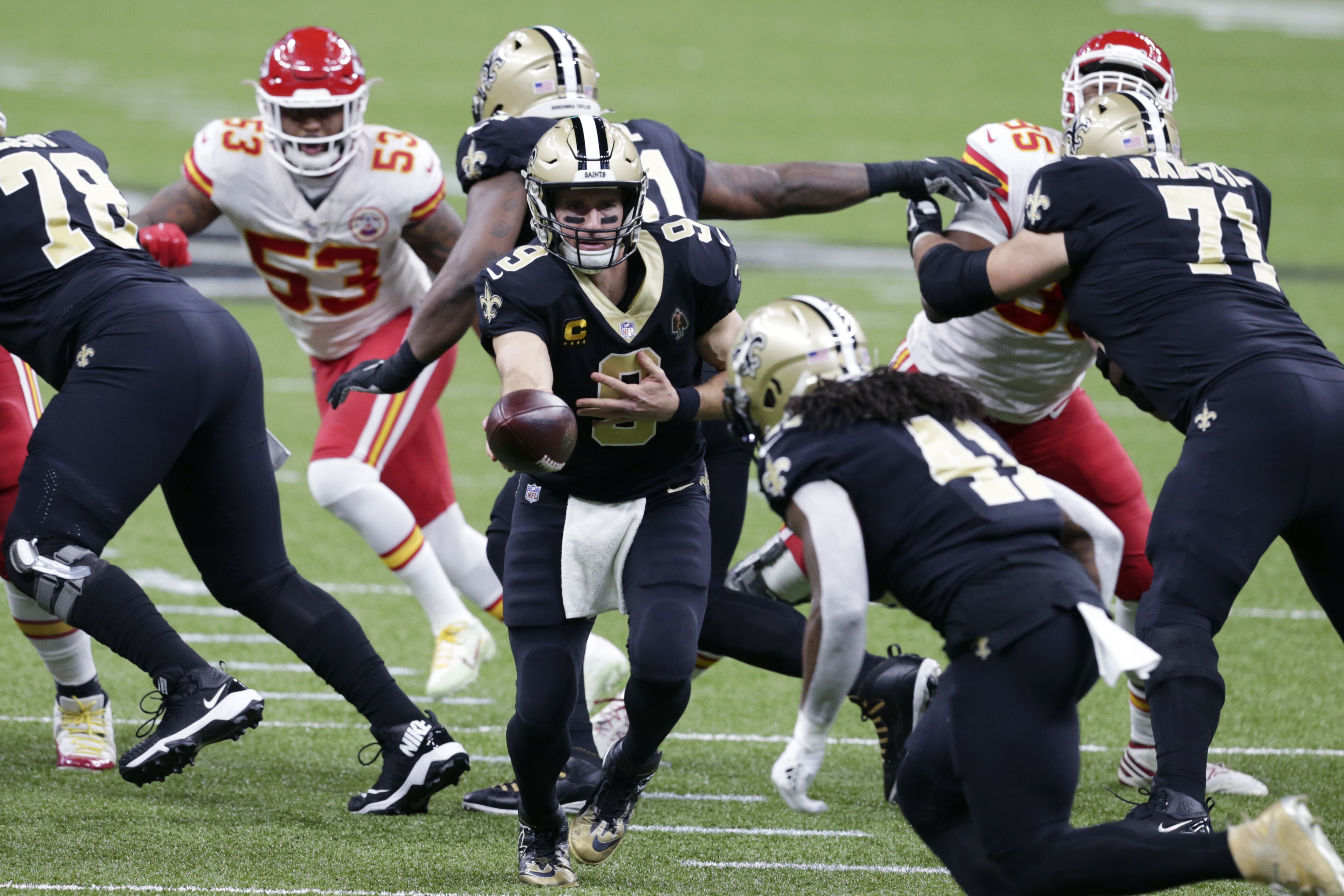 Mahomes' dramatic flair marks Chiefs' 32-29 win over Saints - The