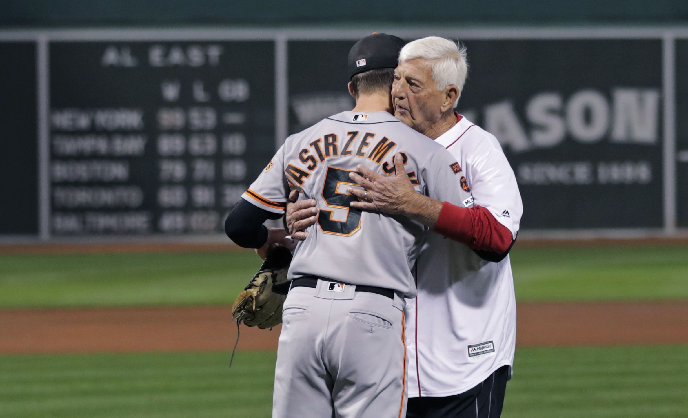 File:Carl Yastrzemski at Fenway Park.jpg - Wikipedia