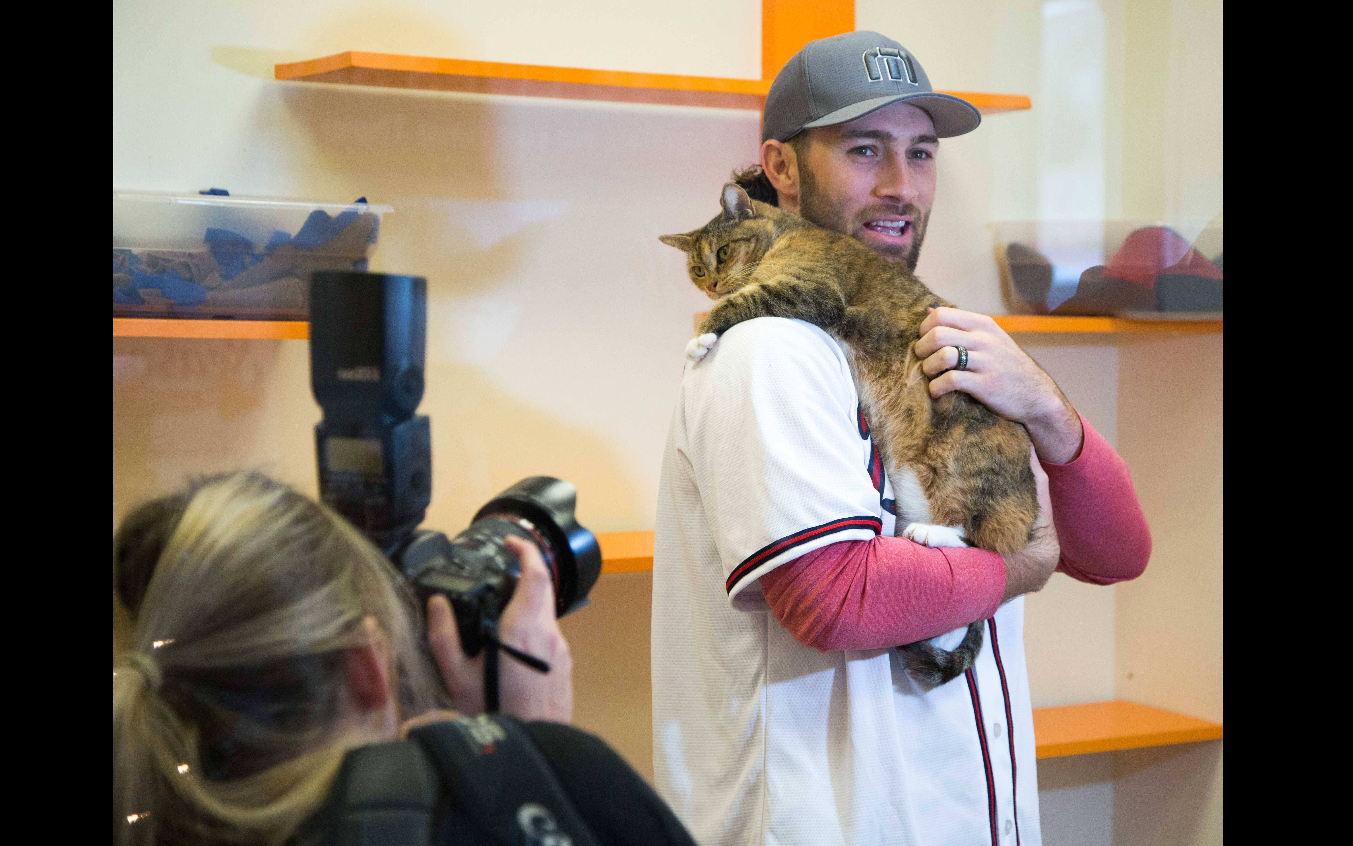 PHOTOS: Braves players Freeman and Culberson visit Cobb pet shelter