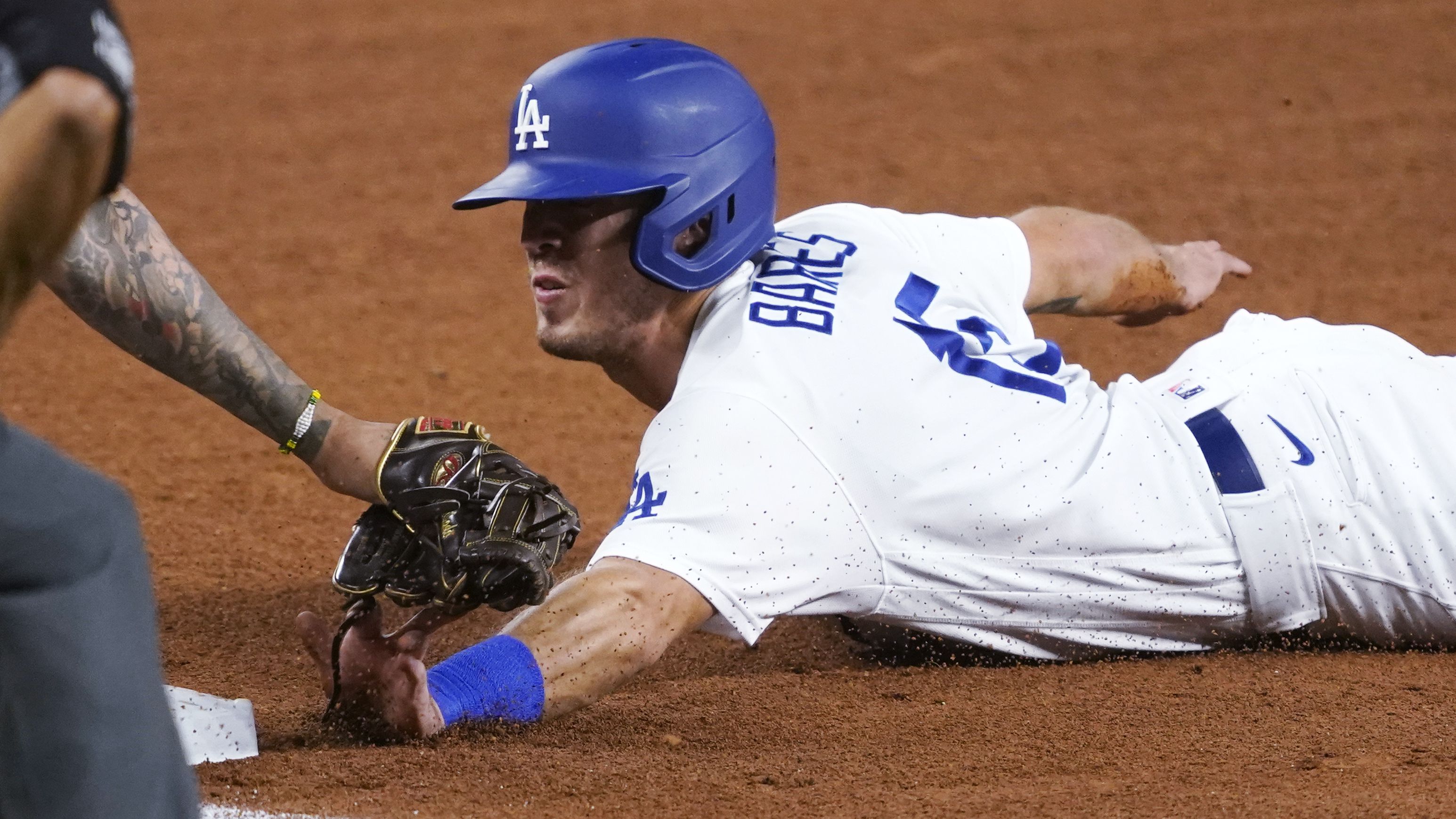 Padres vs. Dodgers score, takeaways: San Diego grabs NLDS lead as