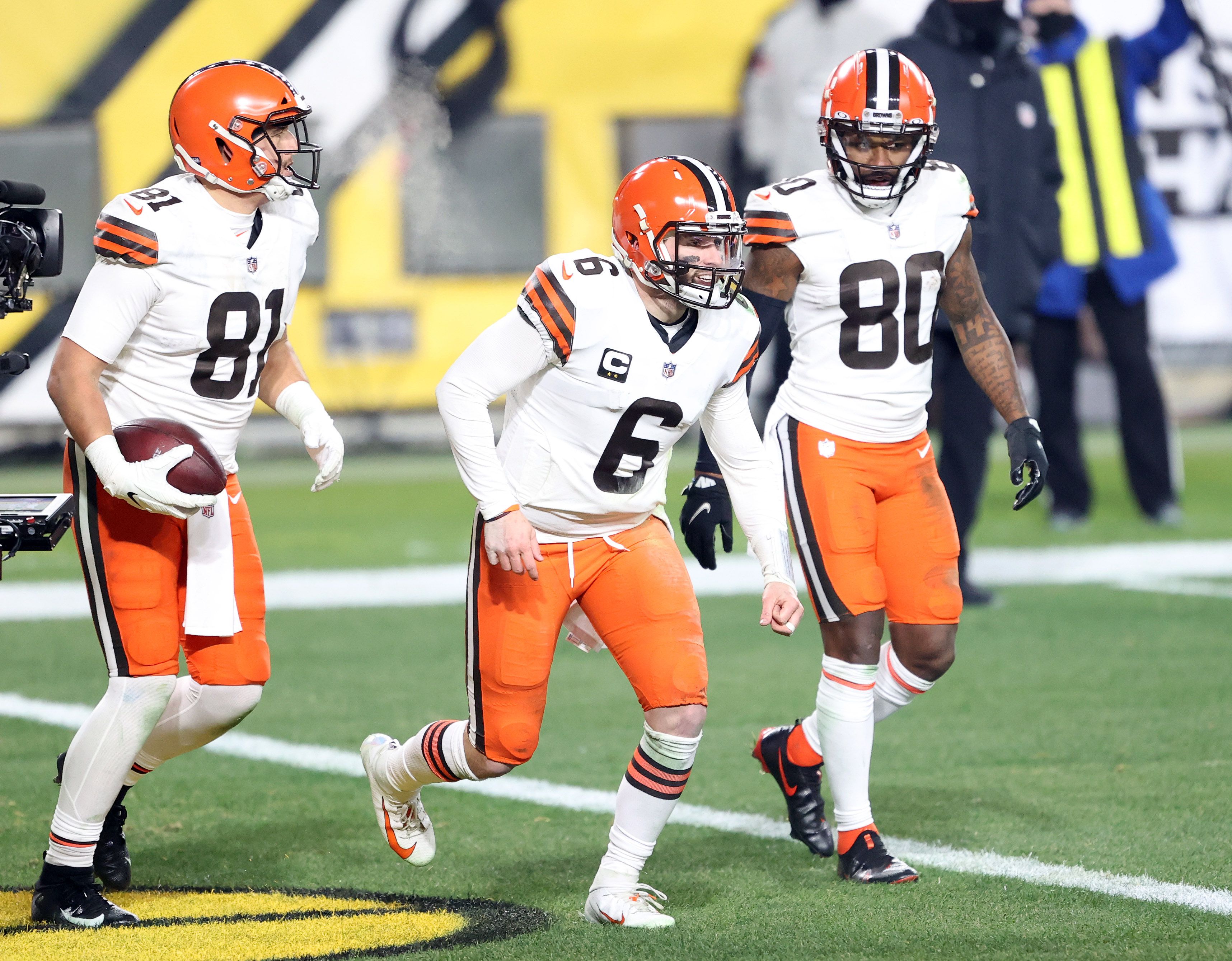 Takitaki takeaway! Number 44, Sione Takitaki, nabs the Browns' fourth  interception of Pittsburgh Steelers quarterback Ben Roethlisberger