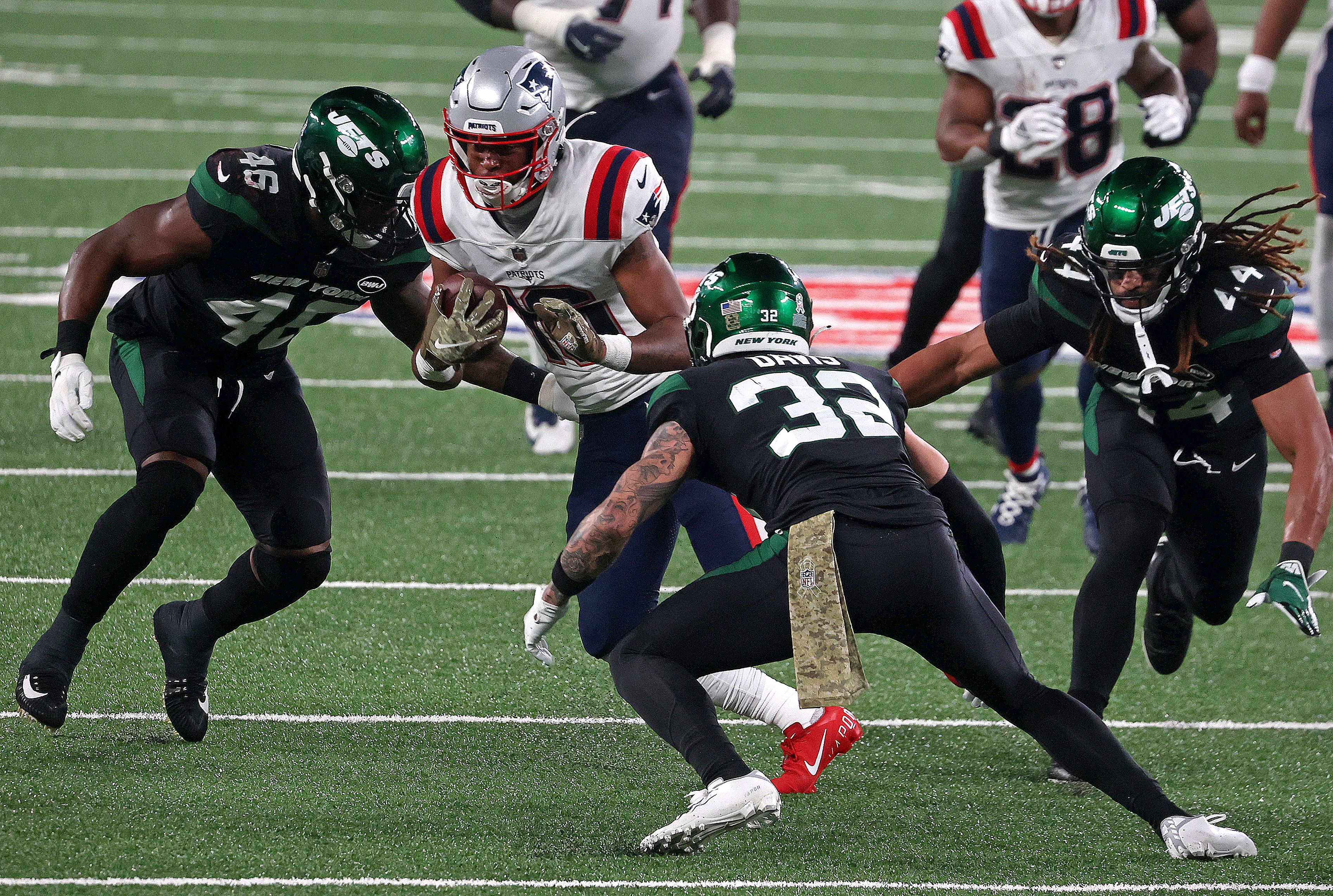 Patriots win third straight, as defense continues to haunt Sam Darnold